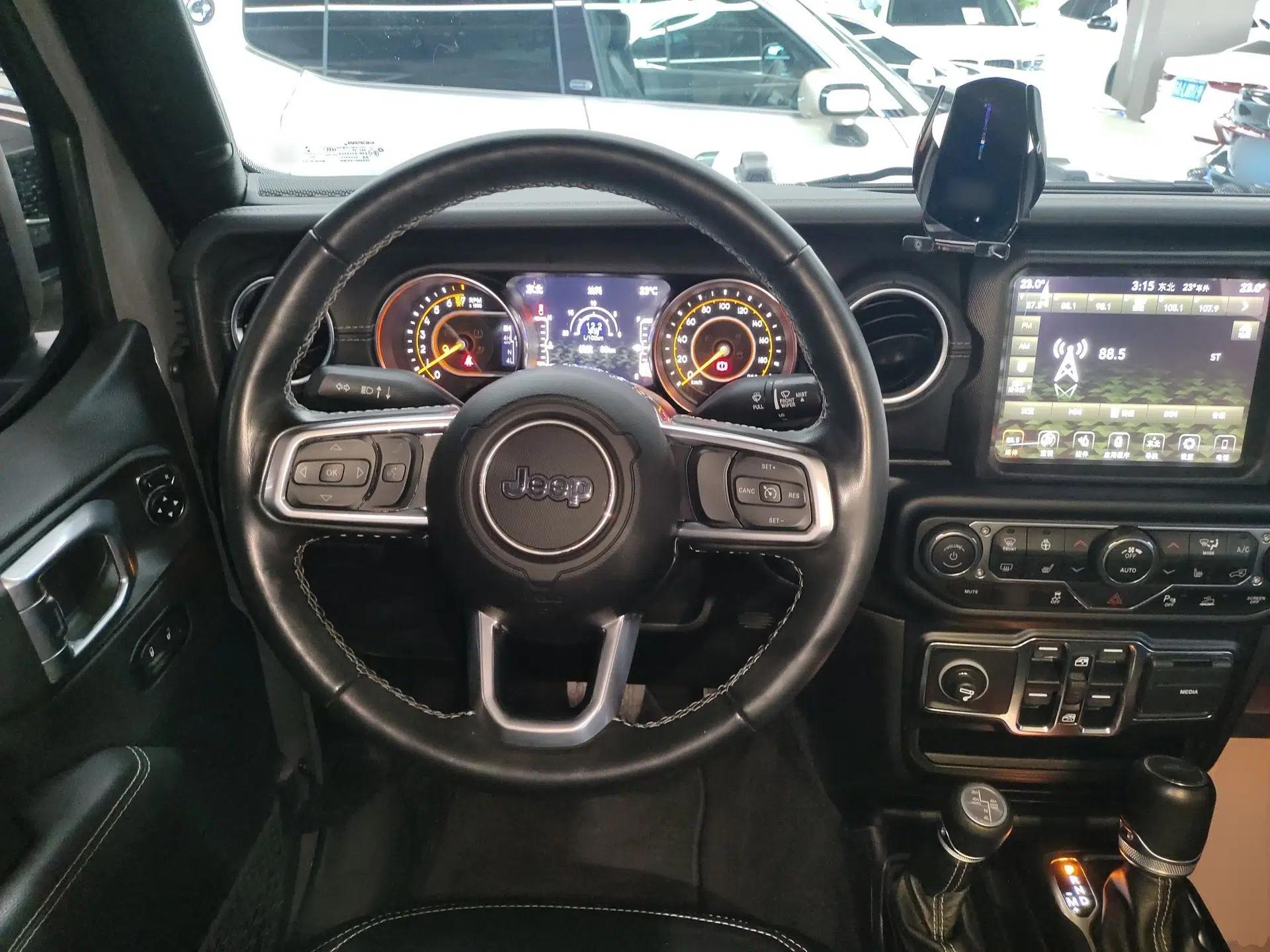 Jeep Gladiator 2022 3.6L Pioneer Edition — миниатюра 10