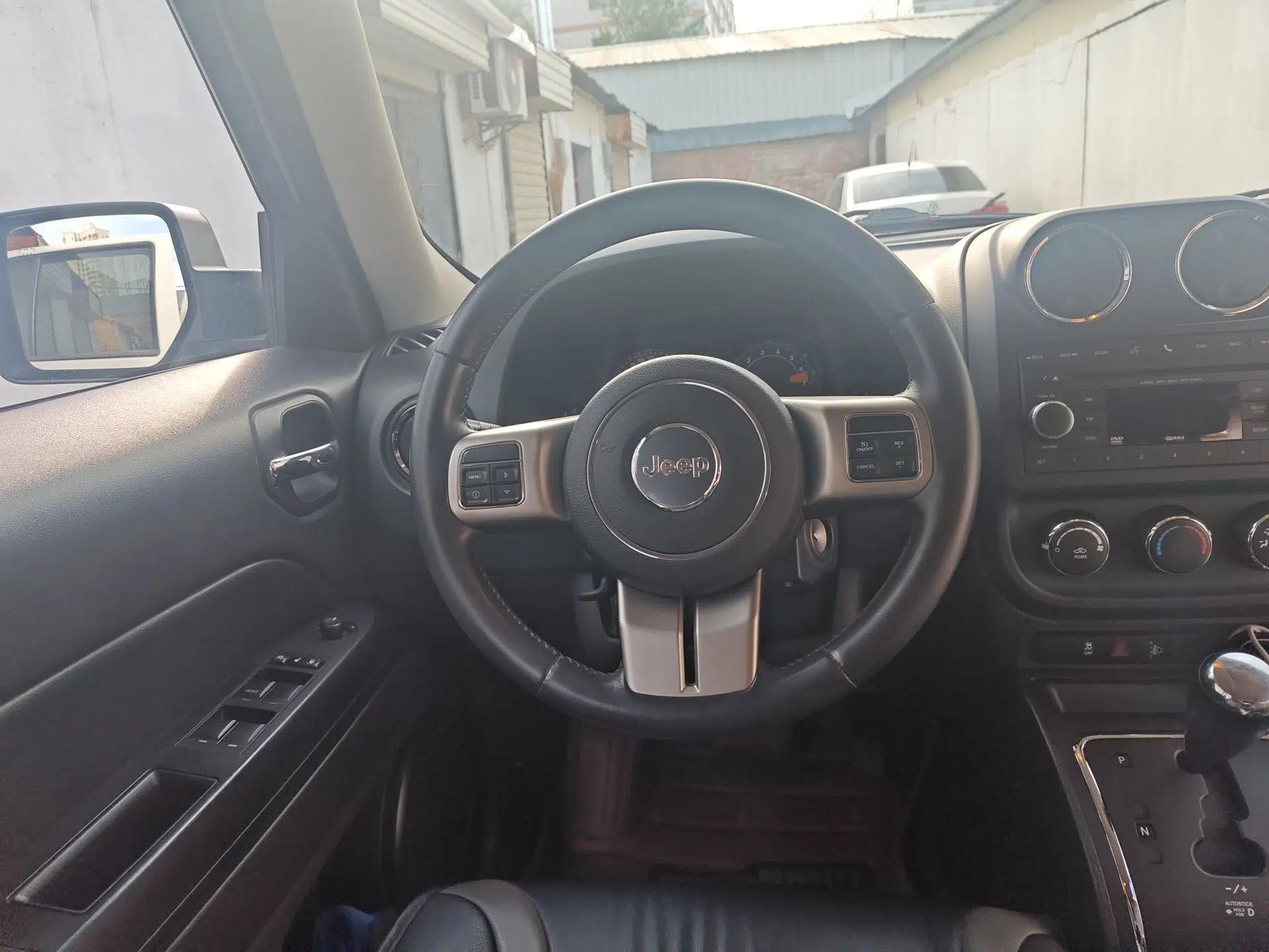 Jeep Patriot 2014 2.0L Sport Edition — миниатюра 11