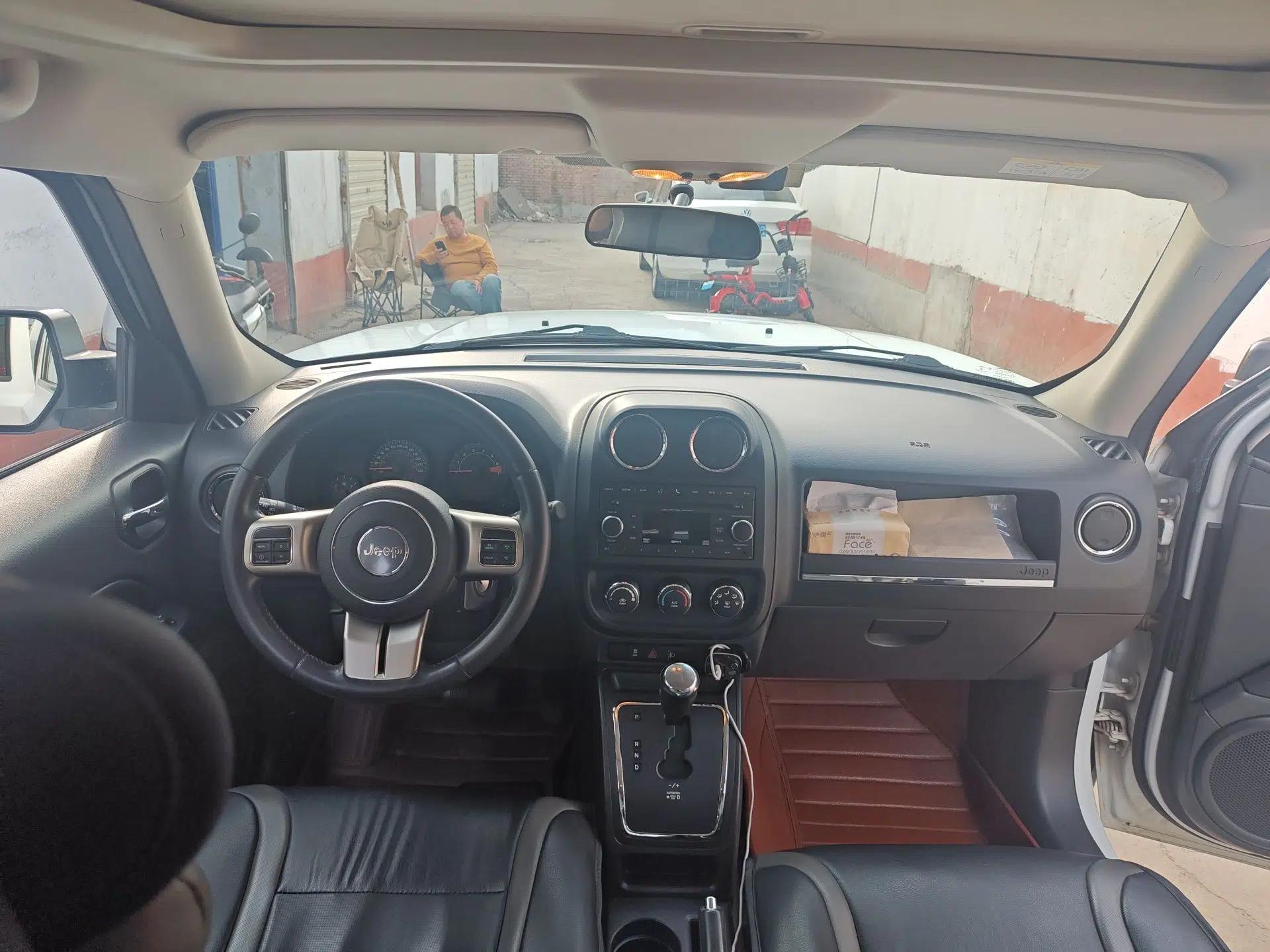 Jeep Patriot 2014 2.0L Sport Edition — миниатюра 19