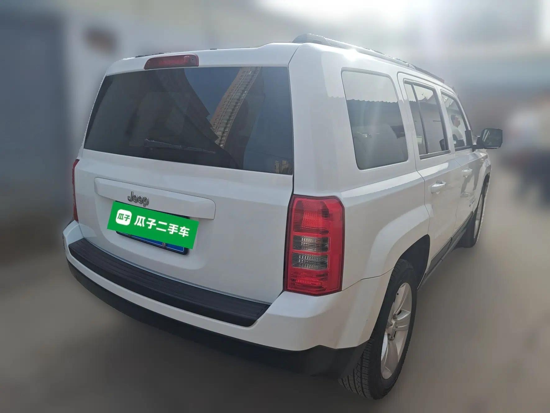 Jeep Patriot 2014 2.0L Sport Edition — миниатюра 6