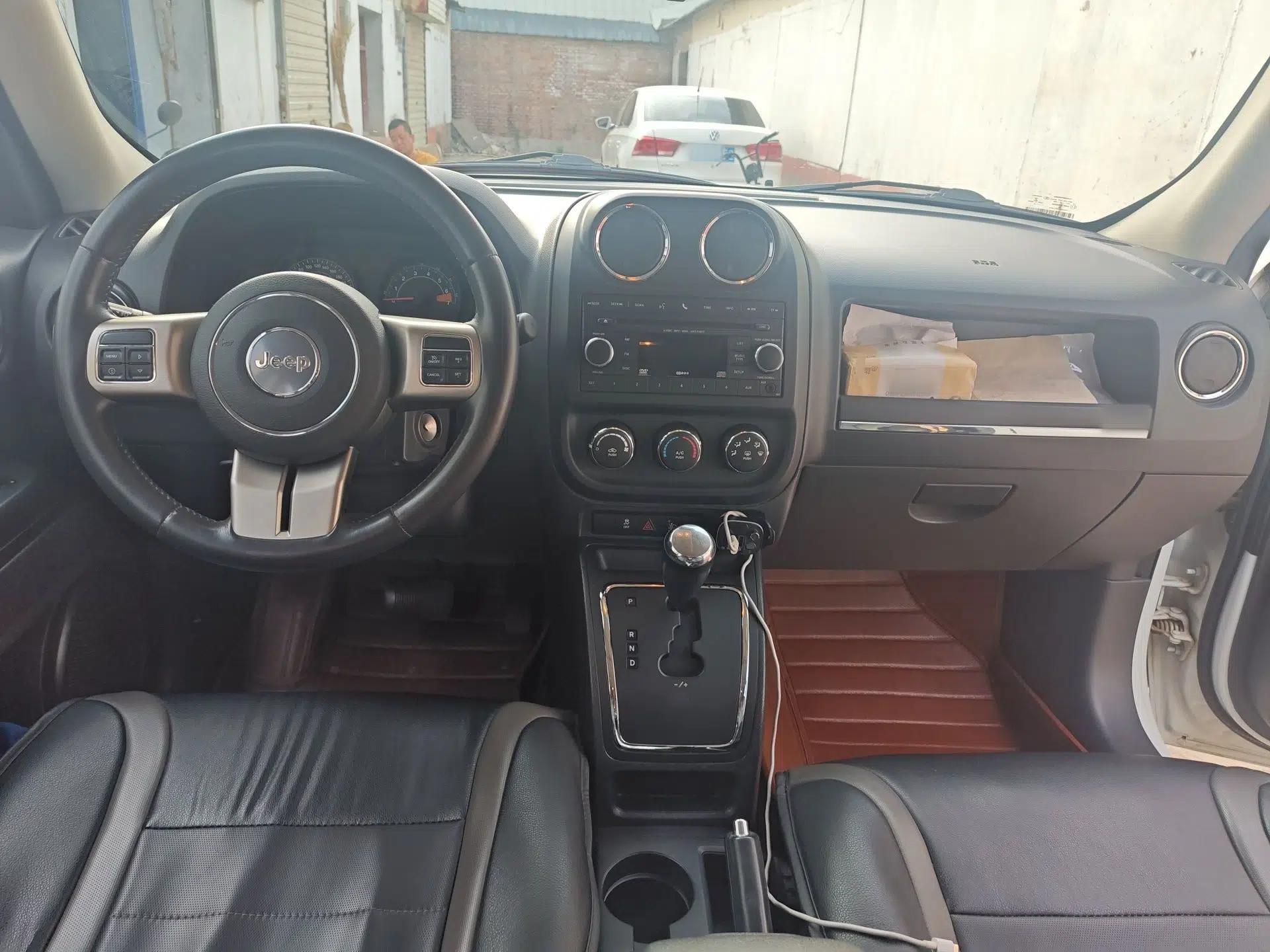 Jeep Patriot 2014 2.0L Sport Edition — миниатюра 10