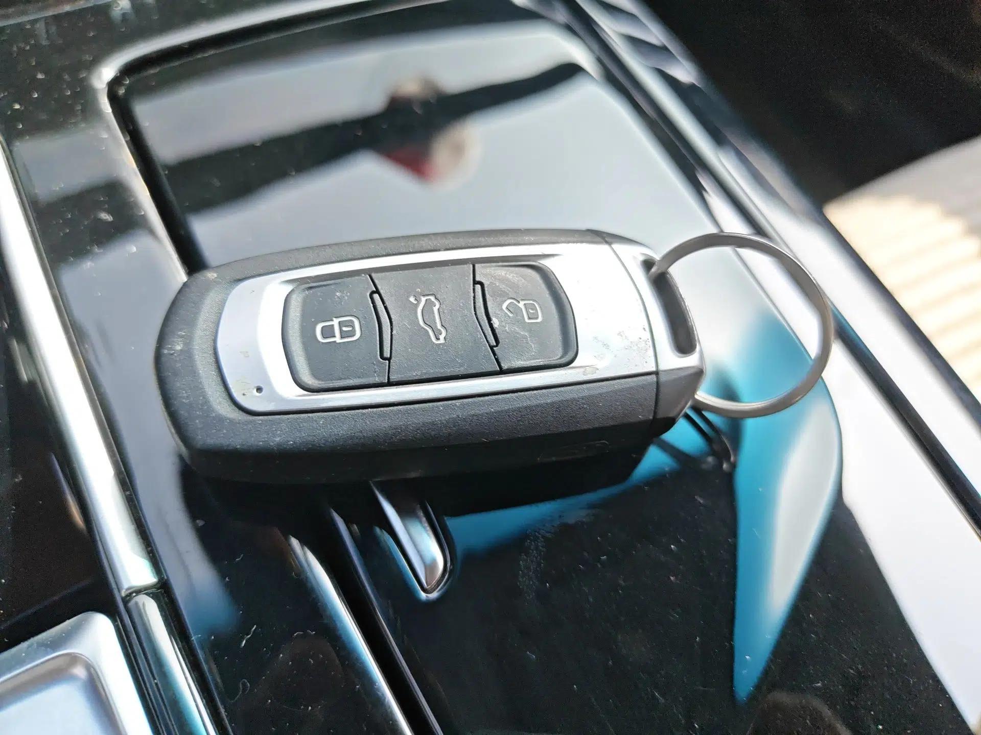 Geely Auto Emgrand GT New Energy 2018 1.5T PHEV Yaoxiang Edition — миниатюра 9
