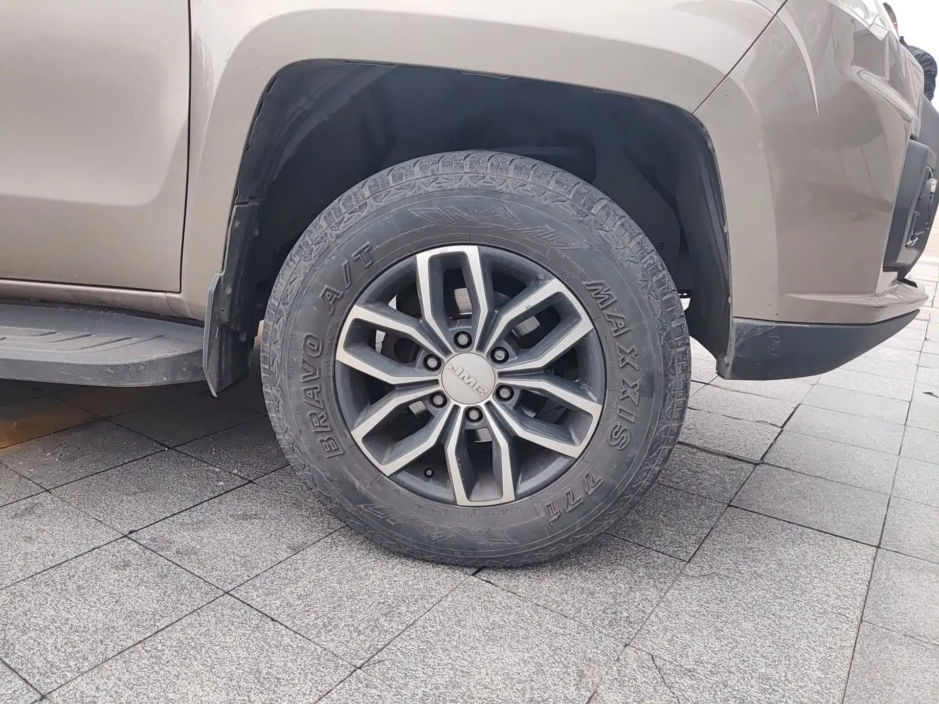 JMC Yuhu 7 2017 2.0T Gasoline Automatic Two-Wheel Drive Luxury Edition JX4G20A5L — миниатюра 8