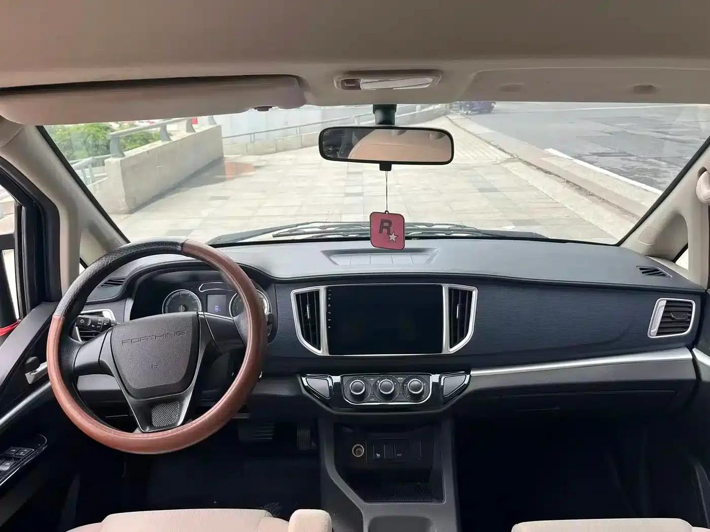 Lingzhi New Energy 2023 Passenger Version Classic 5-Seater — миниатюра 5