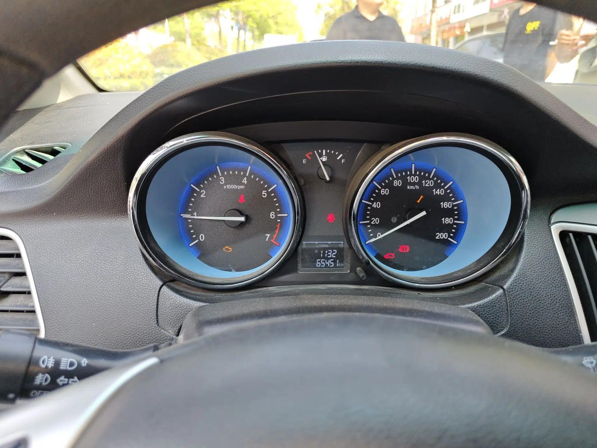Cowin C3 2015 1.5L Manual Gold Diamond Edition — миниатюра 12