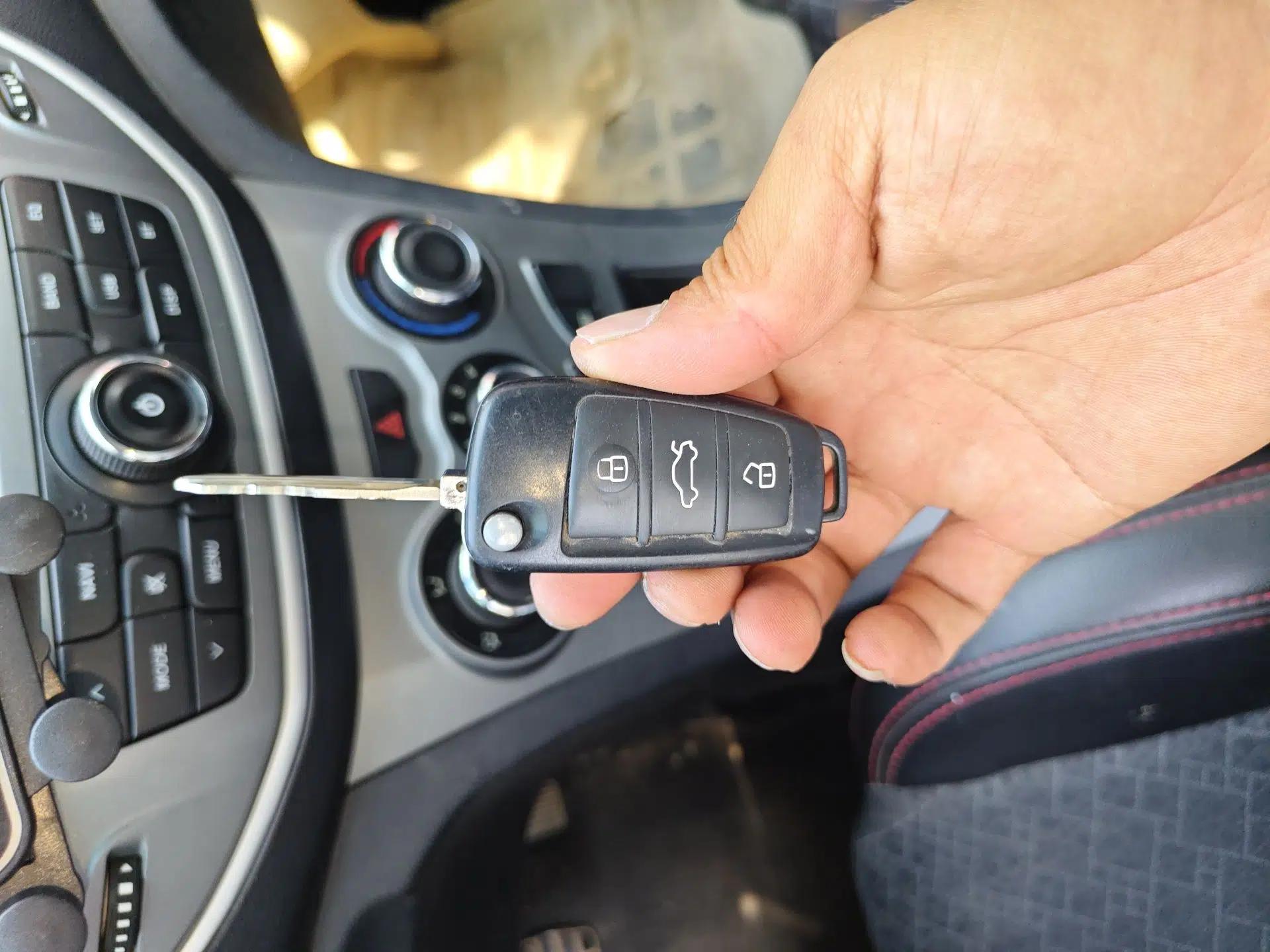 Cowin C3 2015 1.5L Manual Gold Diamond Edition — миниатюра 9