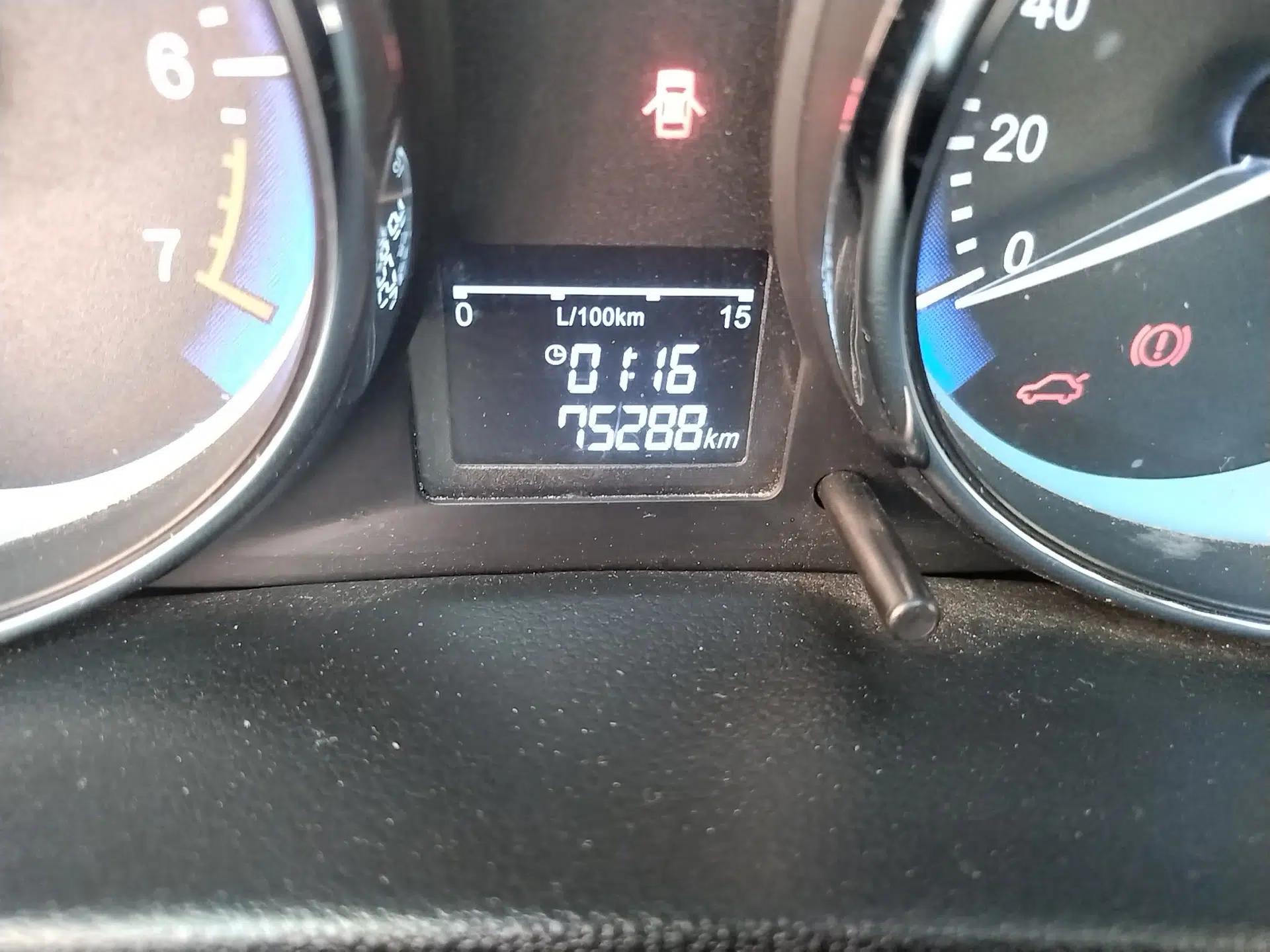 Cowin C3 2015 1.5L Manual Gold Diamond Edition — миниатюра 13