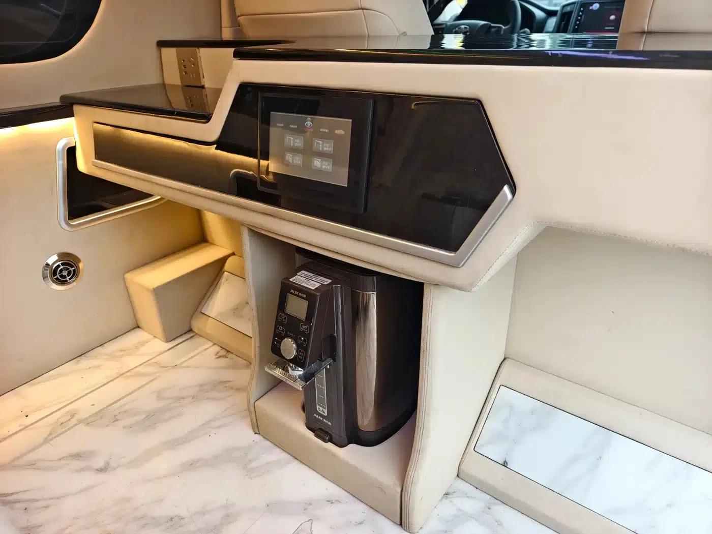 2022 HIACE 3.5L Automatic — миниатюра 11