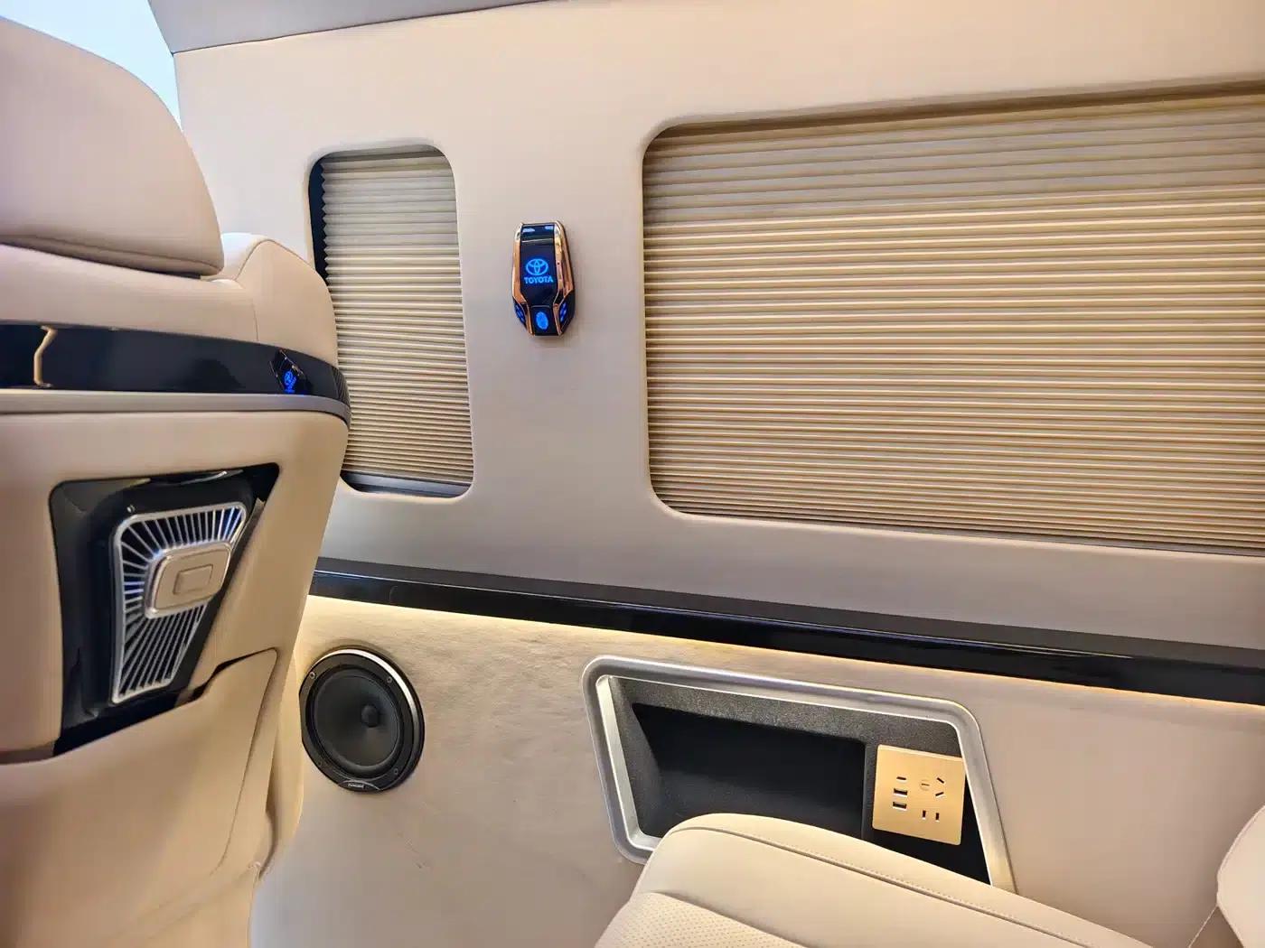 2022 HIACE 3.5L Automatic — миниатюра 23