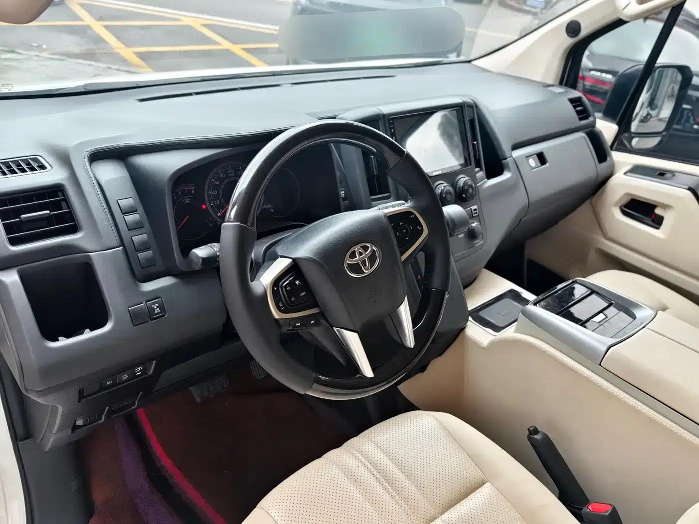 2022 HIACE 3.5L Automatic — миниатюра 7