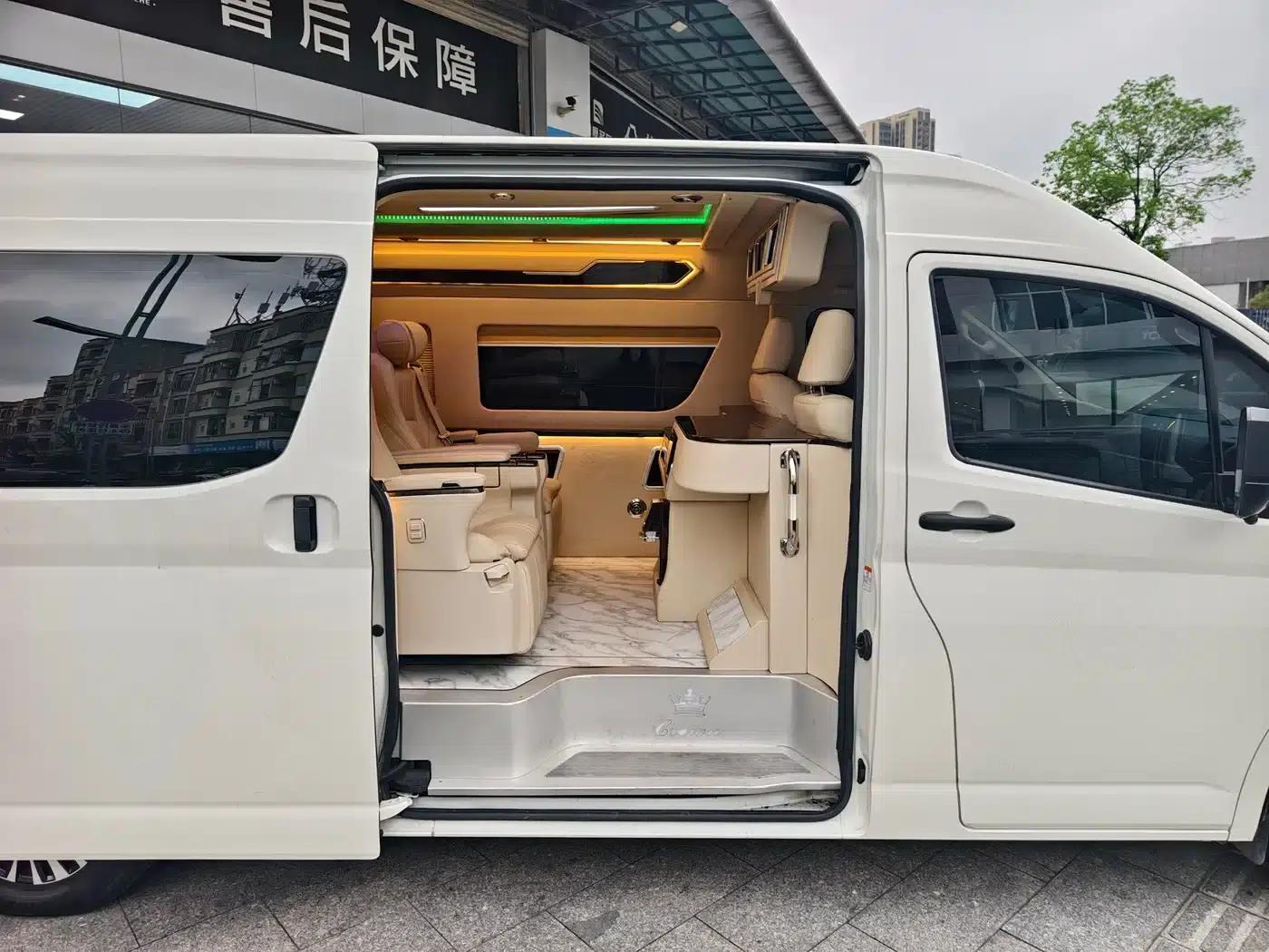 2022 HIACE 3.5L Automatic — миниатюра 9