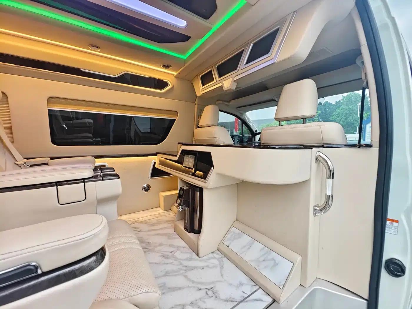 2022 HIACE 3.5L Automatic — миниатюра 10