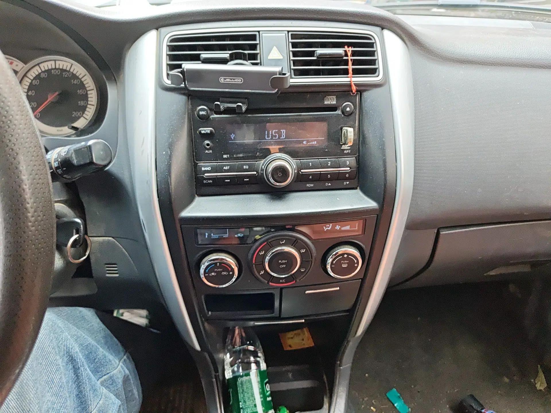 Suzuki Liana A6 2014 Hatchback 1.4L Manual Happiness Edition — миниатюра 14