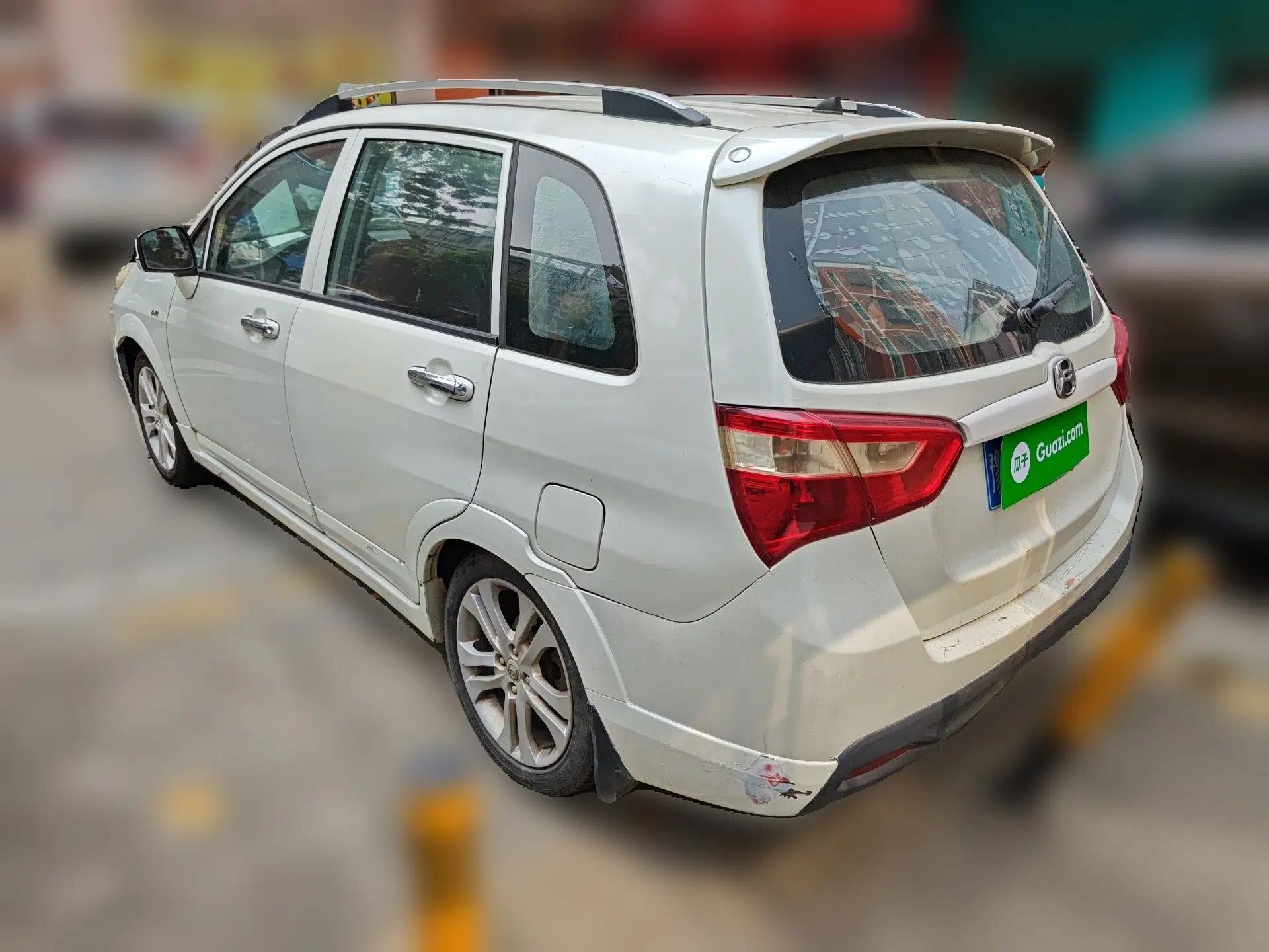 Suzuki Liana A6 2014 Hatchback 1.4L Manual Happiness Edition — миниатюра 4