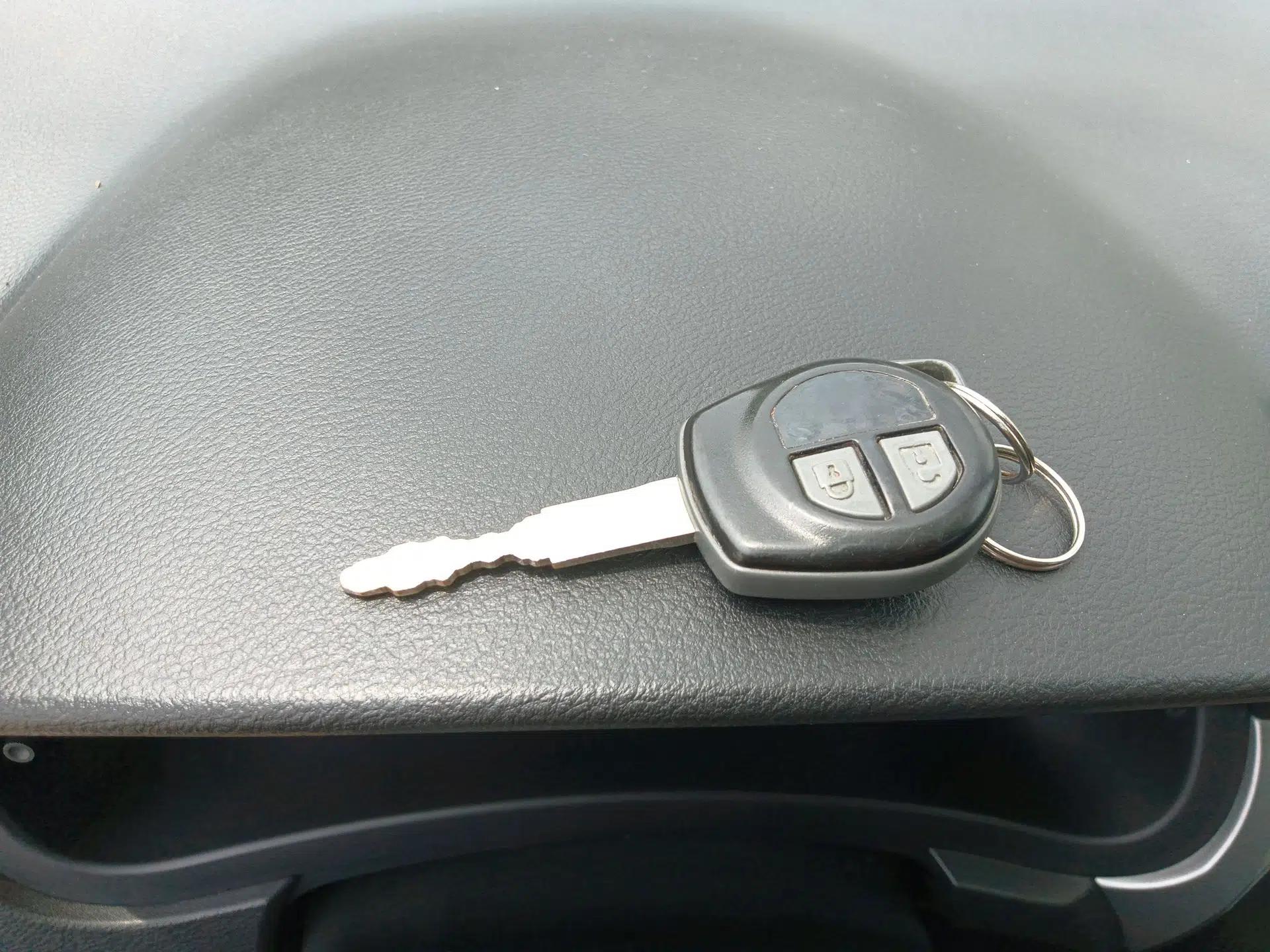 Suzuki Alivio 2015 1.6L Manual Comfort Model — миниатюра 12