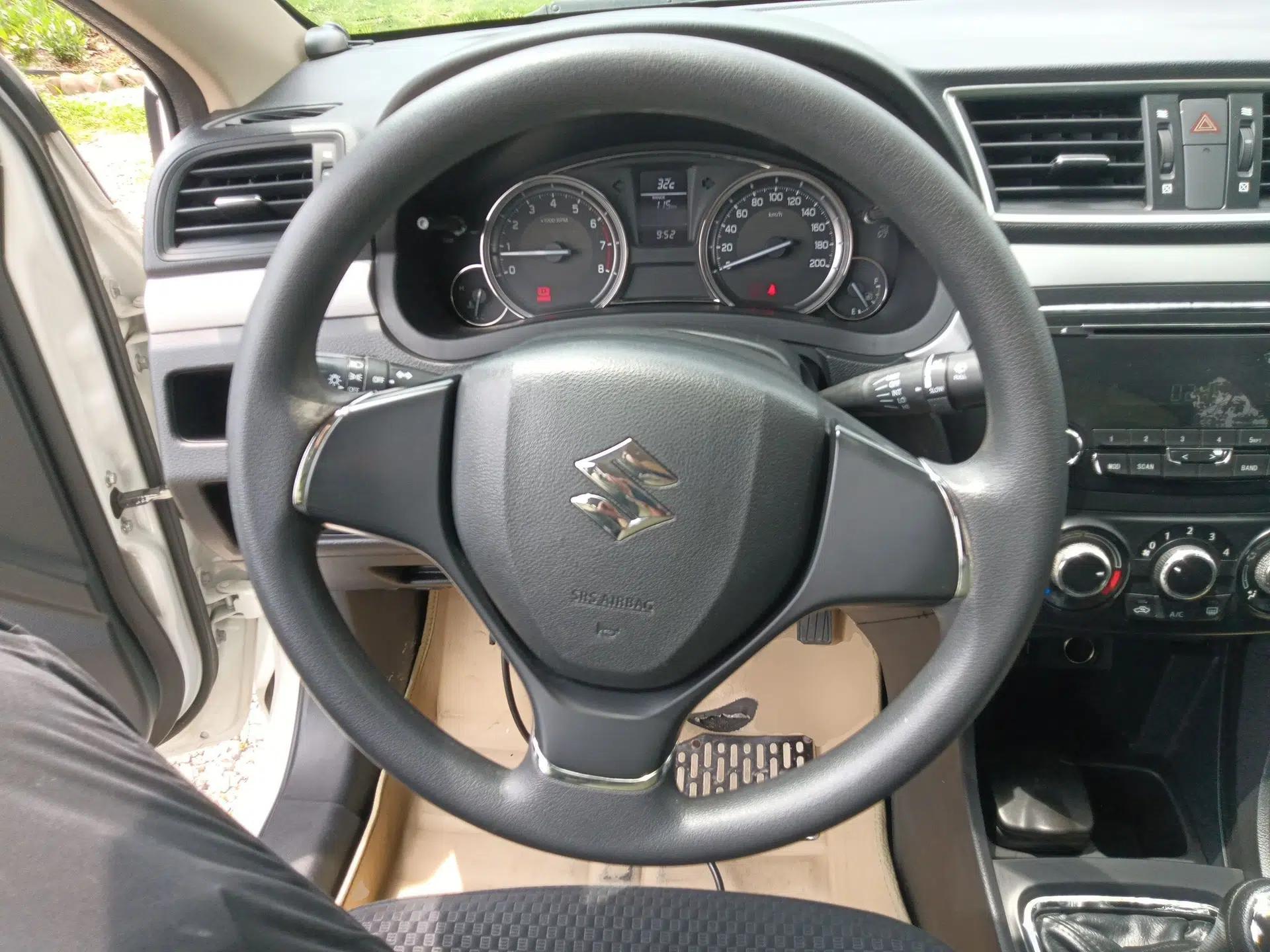 Suzuki Alivio 2015 1.6L Manual Comfort Model — миниатюра 14