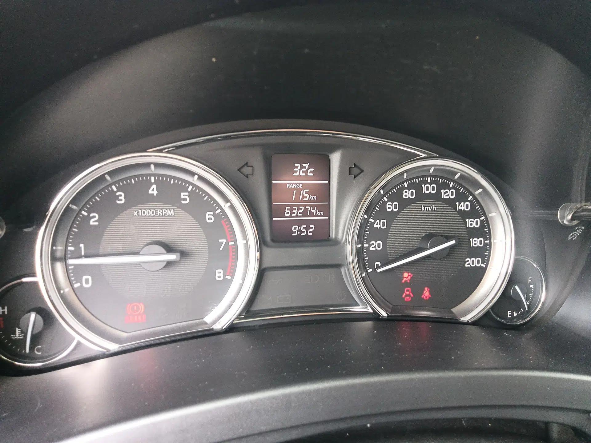 Suzuki Alivio 2015 1.6L Manual Comfort Model — миниатюра 15