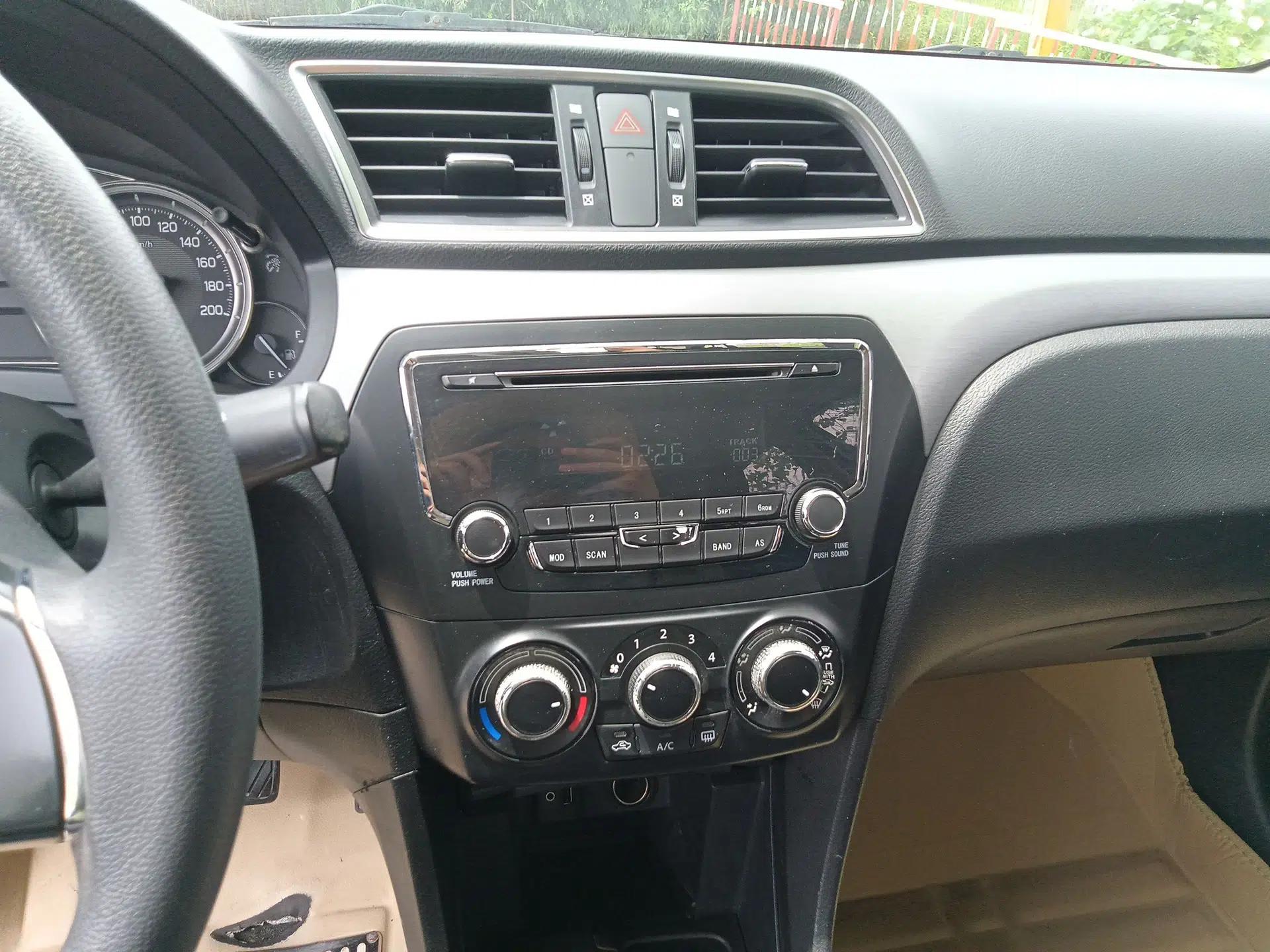 Suzuki Alivio 2015 1.6L Manual Comfort Model — миниатюра 16