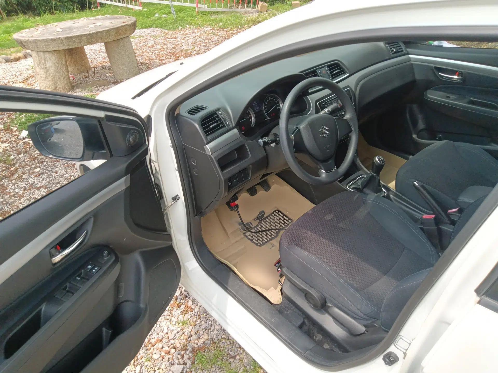 Suzuki Alivio 2015 1.6L Manual Comfort Model — миниатюра 19