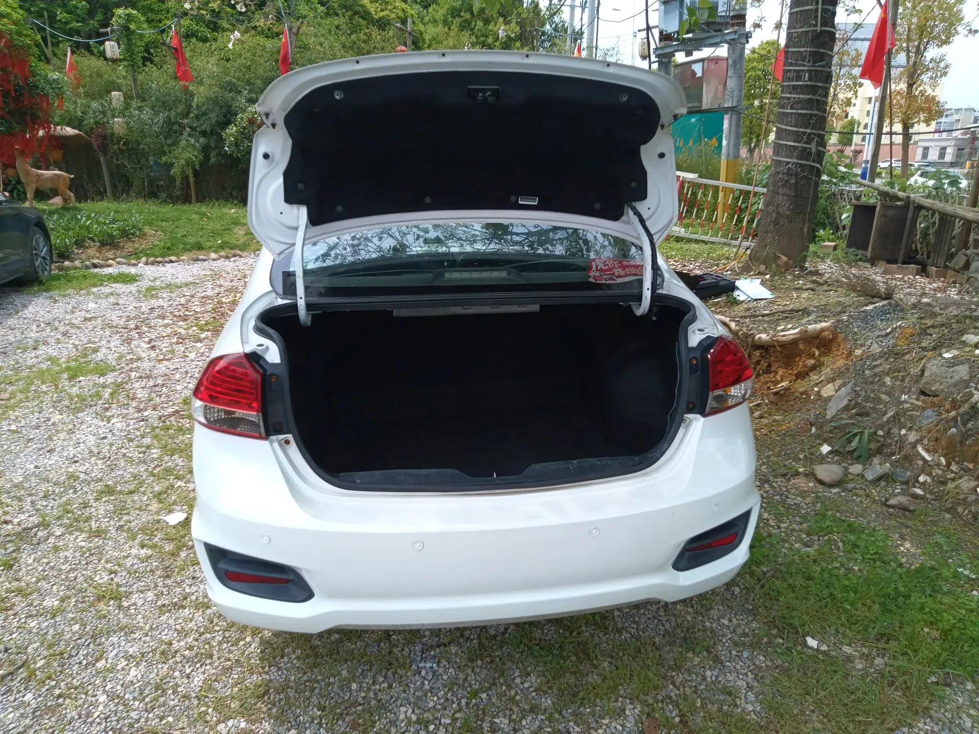 Suzuki Alivio 2015 1.6L Manual Comfort Model — миниатюра 22