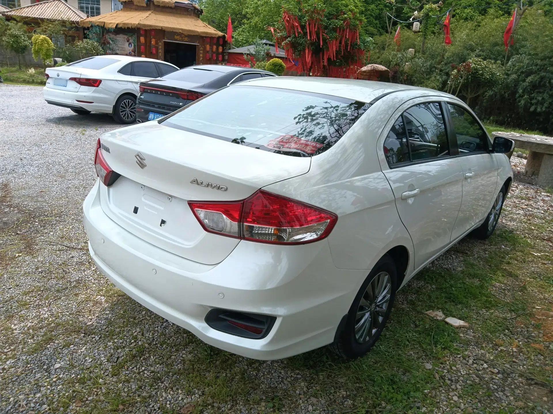 Suzuki Alivio 2015 1.6L Manual Comfort Model — миниатюра 6