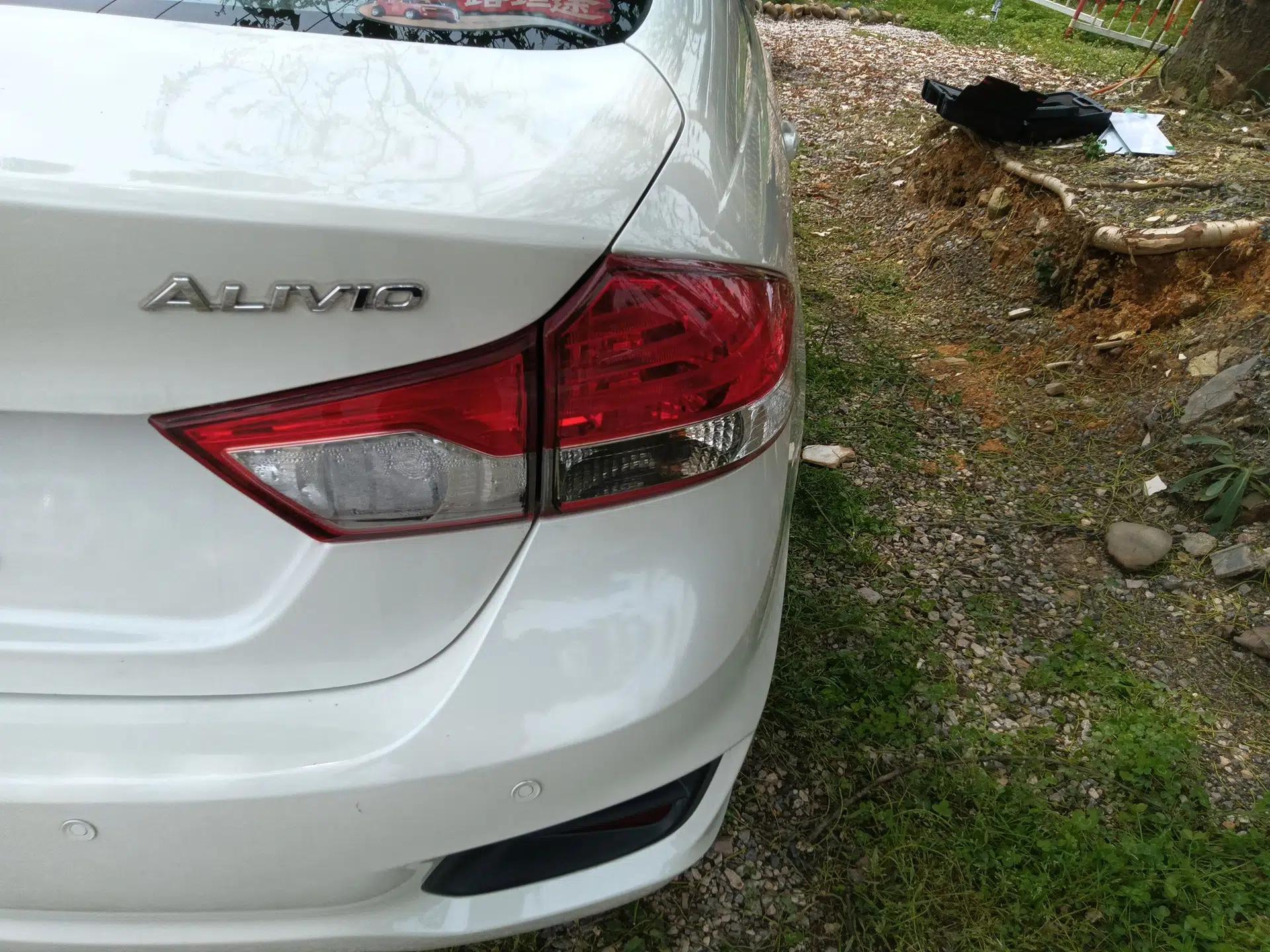 Suzuki Alivio 2015 1.6L Manual Comfort Model — миниатюра 7