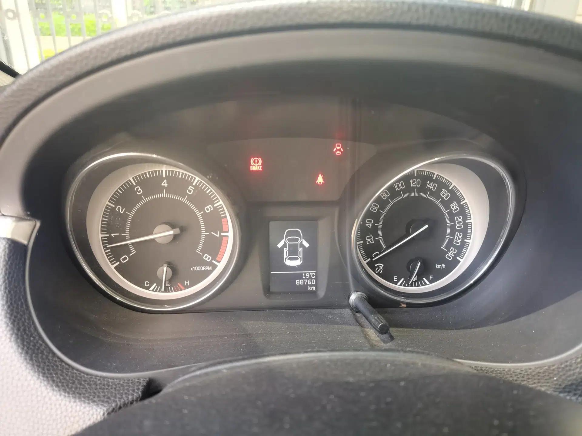 Suzuki Kizashi 2010 2.4L Two-Wheel Drive Standard Edition — миниатюра 12