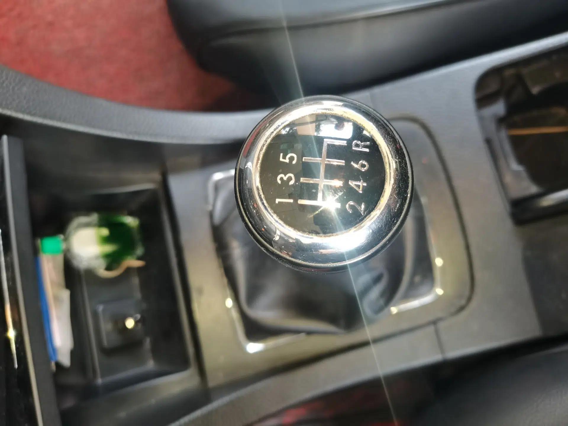 Suzuki Kizashi 2010 2.4L Two-Wheel Drive Standard Edition — миниатюра 15