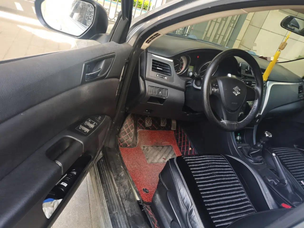 Suzuki Kizashi 2010 2.4L Two-Wheel Drive Standard Edition — миниатюра 17