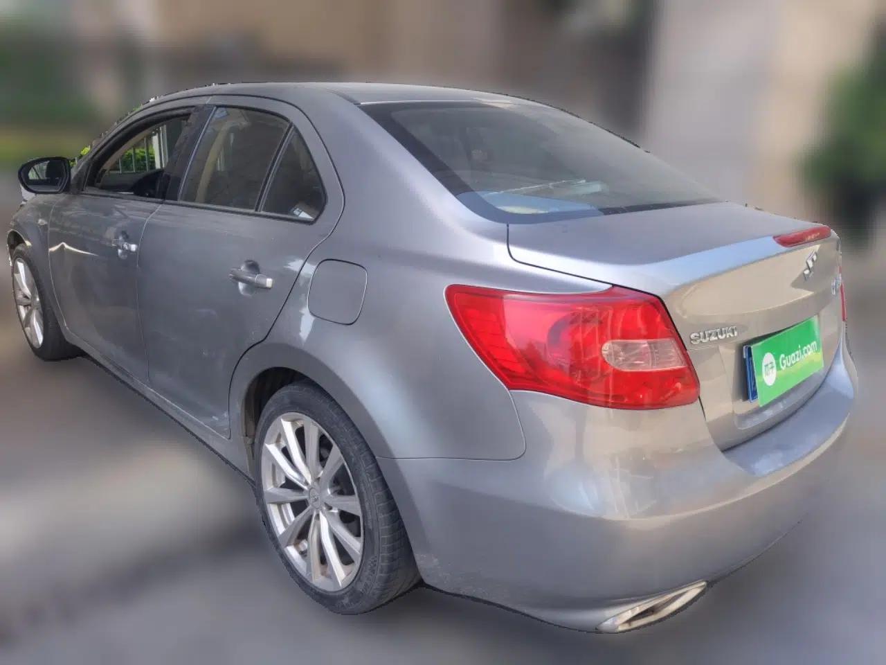 Suzuki Kizashi 2010 2.4L Two-Wheel Drive Standard Edition — миниатюра 4