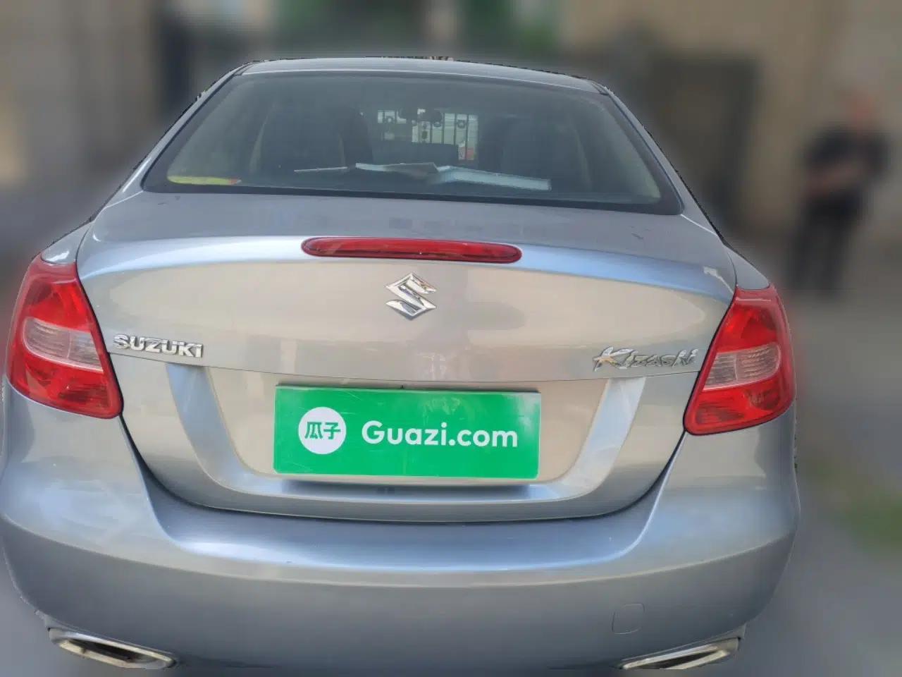 Suzuki Kizashi 2010 2.4L Two-Wheel Drive Standard Edition — миниатюра 5