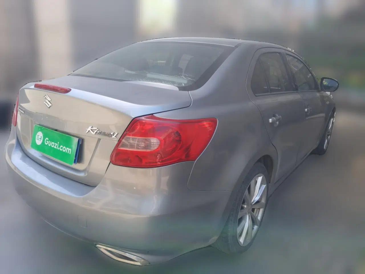 Suzuki Kizashi 2010 2.4L Two-Wheel Drive Standard Edition — миниатюра 6