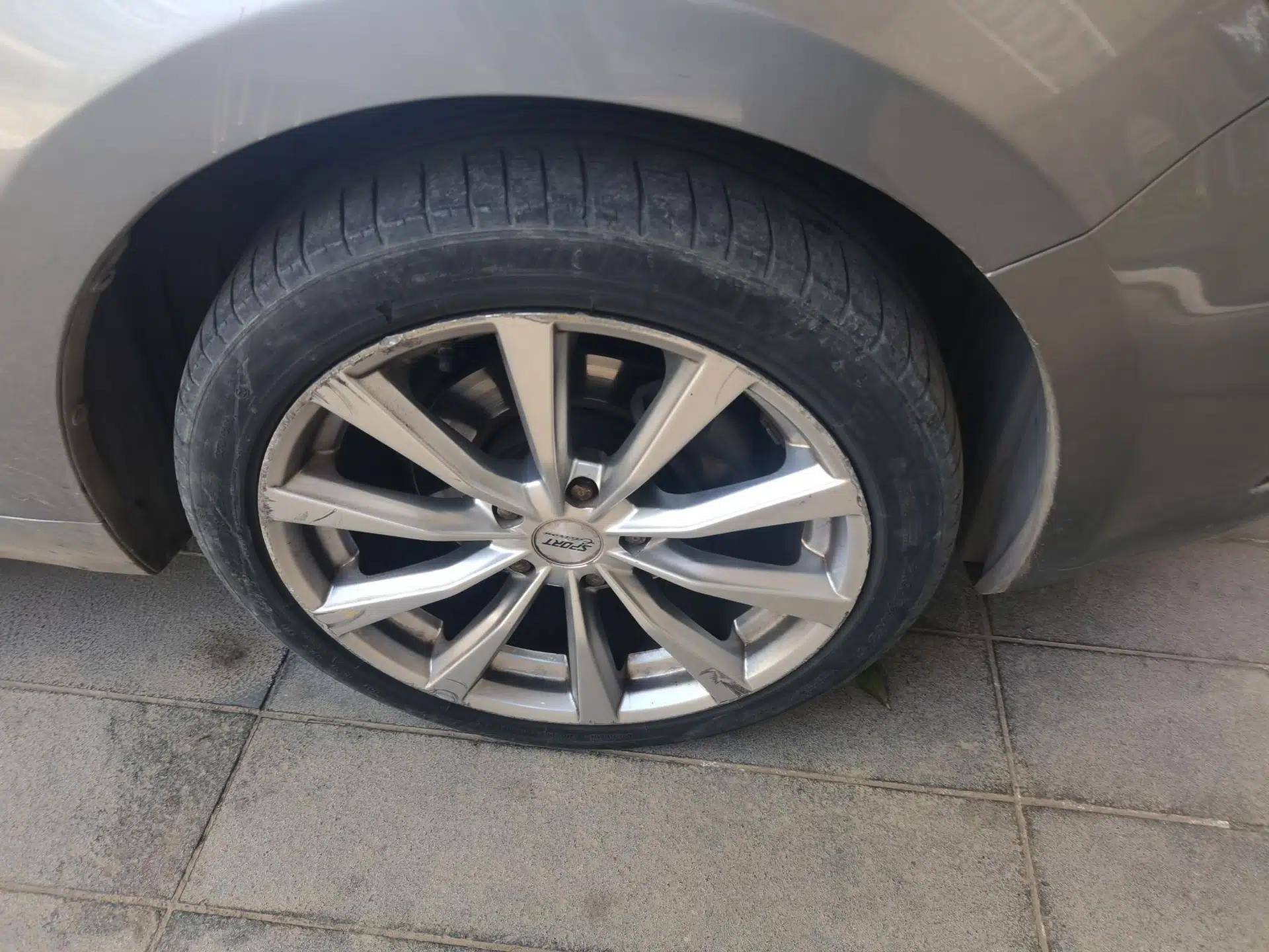 Suzuki Kizashi 2010 2.4L Two-Wheel Drive Standard Edition — миниатюра 8