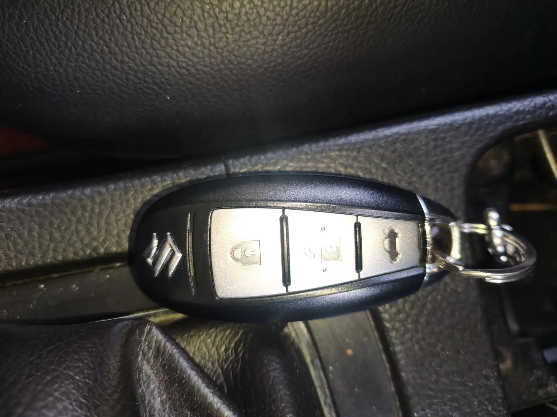 Suzuki Kizashi 2010 2.4L Two-Wheel Drive Standard Edition — миниатюра 9