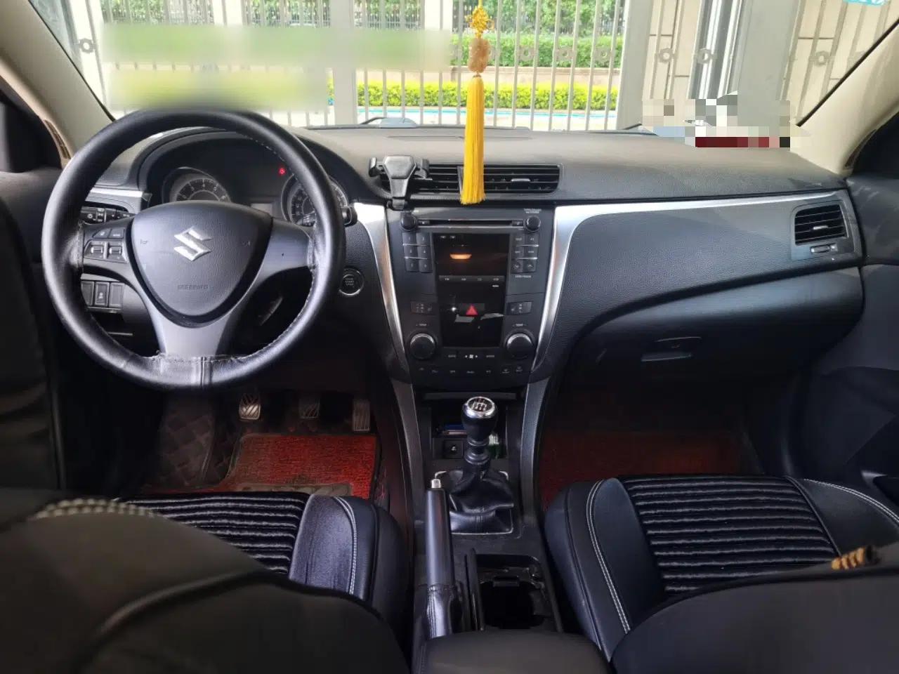 Suzuki Kizashi 2010 2.4L Two-Wheel Drive Standard Edition — миниатюра 10