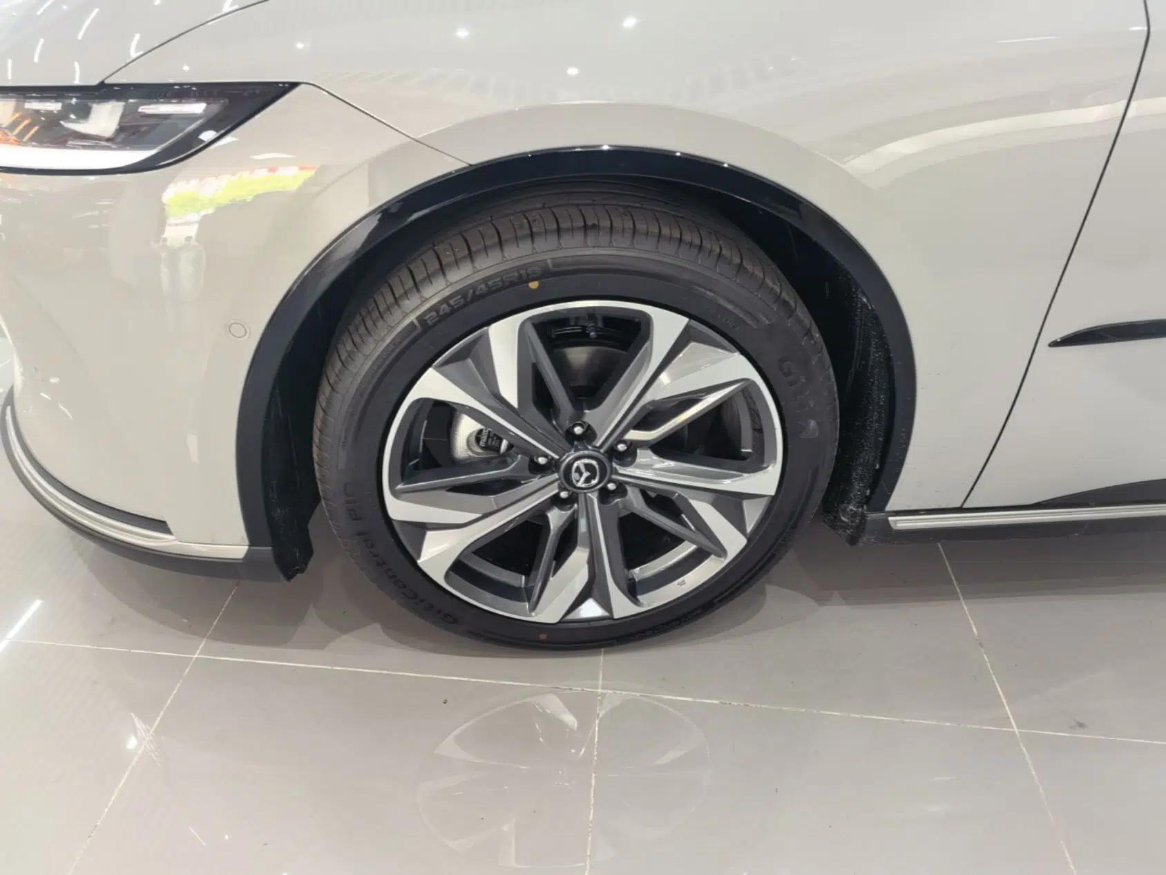 Mazda EZ-6 2024 Range-Extended 200 Zhiya Edition — миниатюра 8