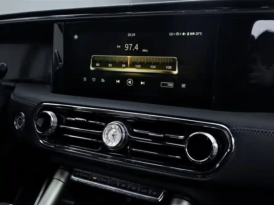Hongqi Golden Sunflower National Glory 2022 4.0T Elegant Flagship Edition 6-seater — миниатюра 17