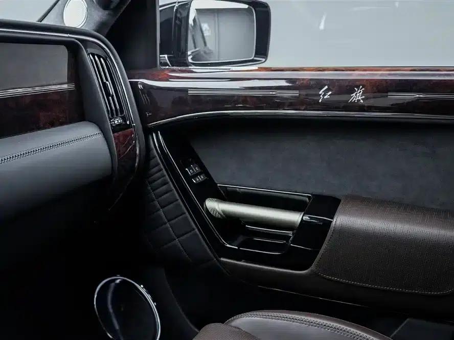 Hongqi Golden Sunflower National Glory 2022 4.0T Elegant Flagship Edition 6-seater — миниатюра 23
