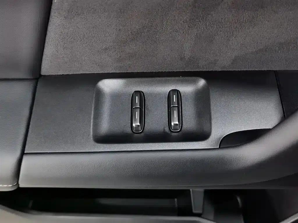 iCAR 03T 2024 Model 520km Two-Wheel Drive Long Range Version — миниатюра 9