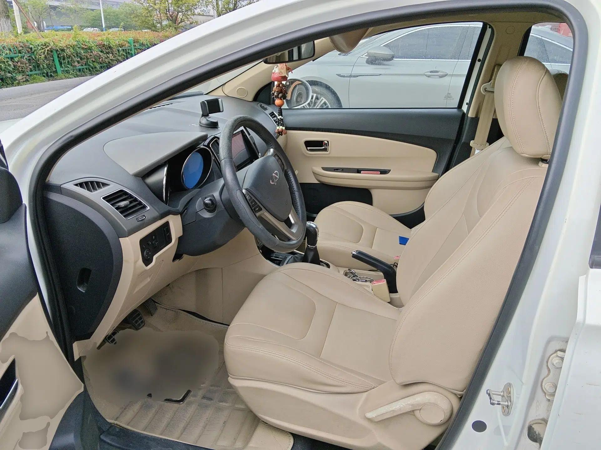 Chery E3 2013 1.5L Manual ZhiShang Model — миниатюра 16