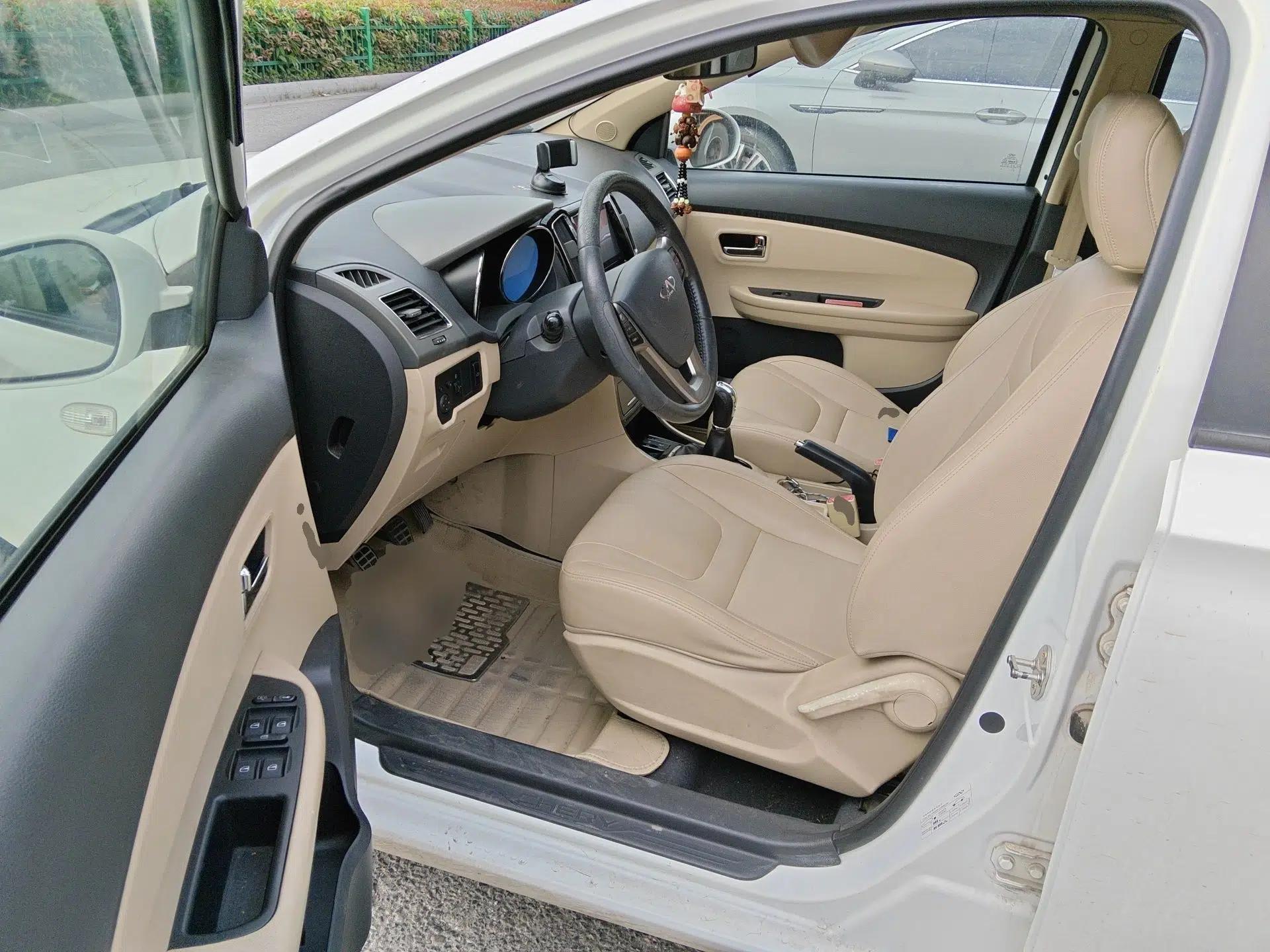 Chery E3 2013 1.5L Manual ZhiShang Model — миниатюра 17