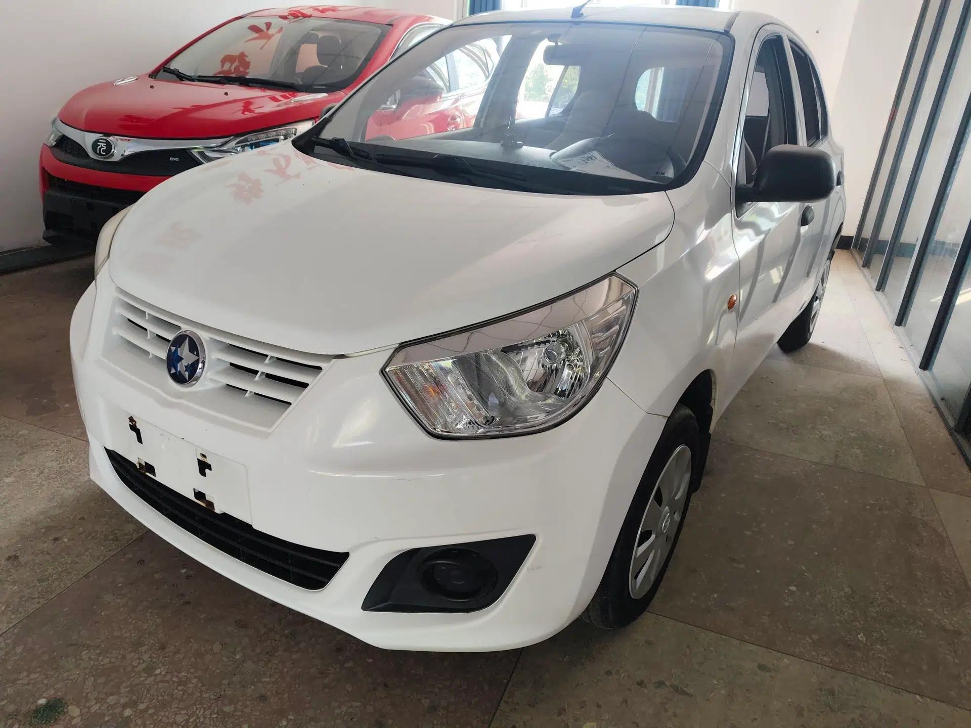 Venucia R30 2014 1.2L Manual Enjoyment Edition — миниатюра 1