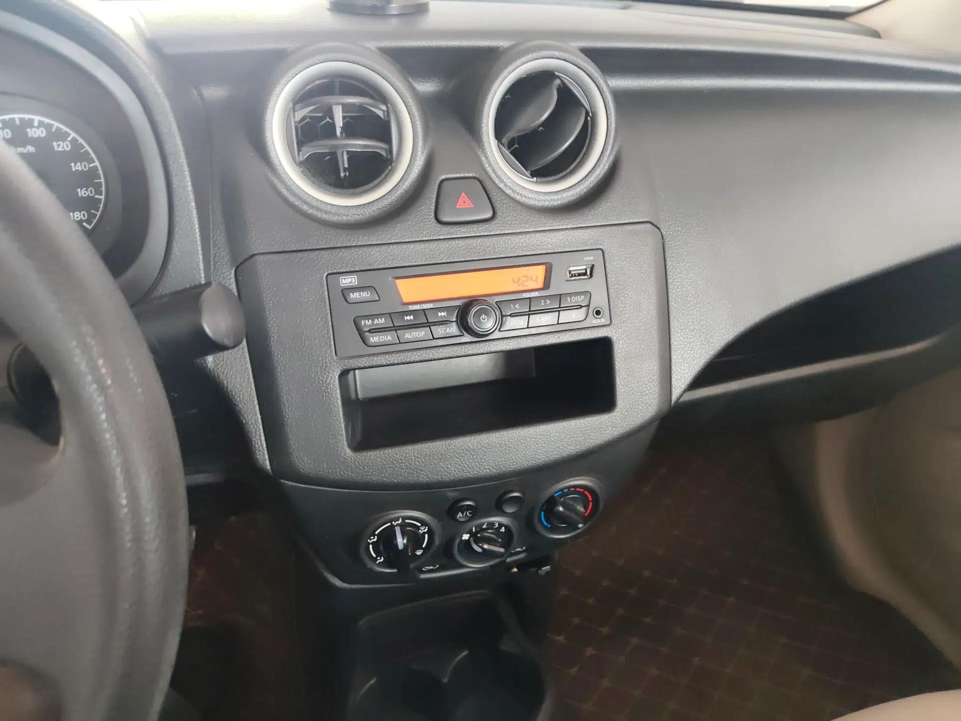Venucia R30 2014 1.2L Manual Enjoyment Edition — миниатюра 16