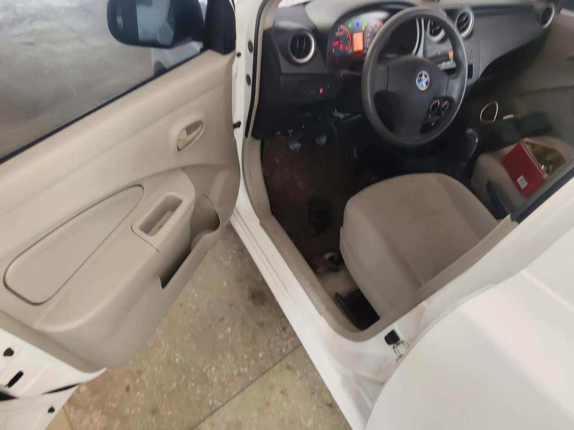Venucia R30 2014 1.2L Manual Enjoyment Edition — миниатюра 19