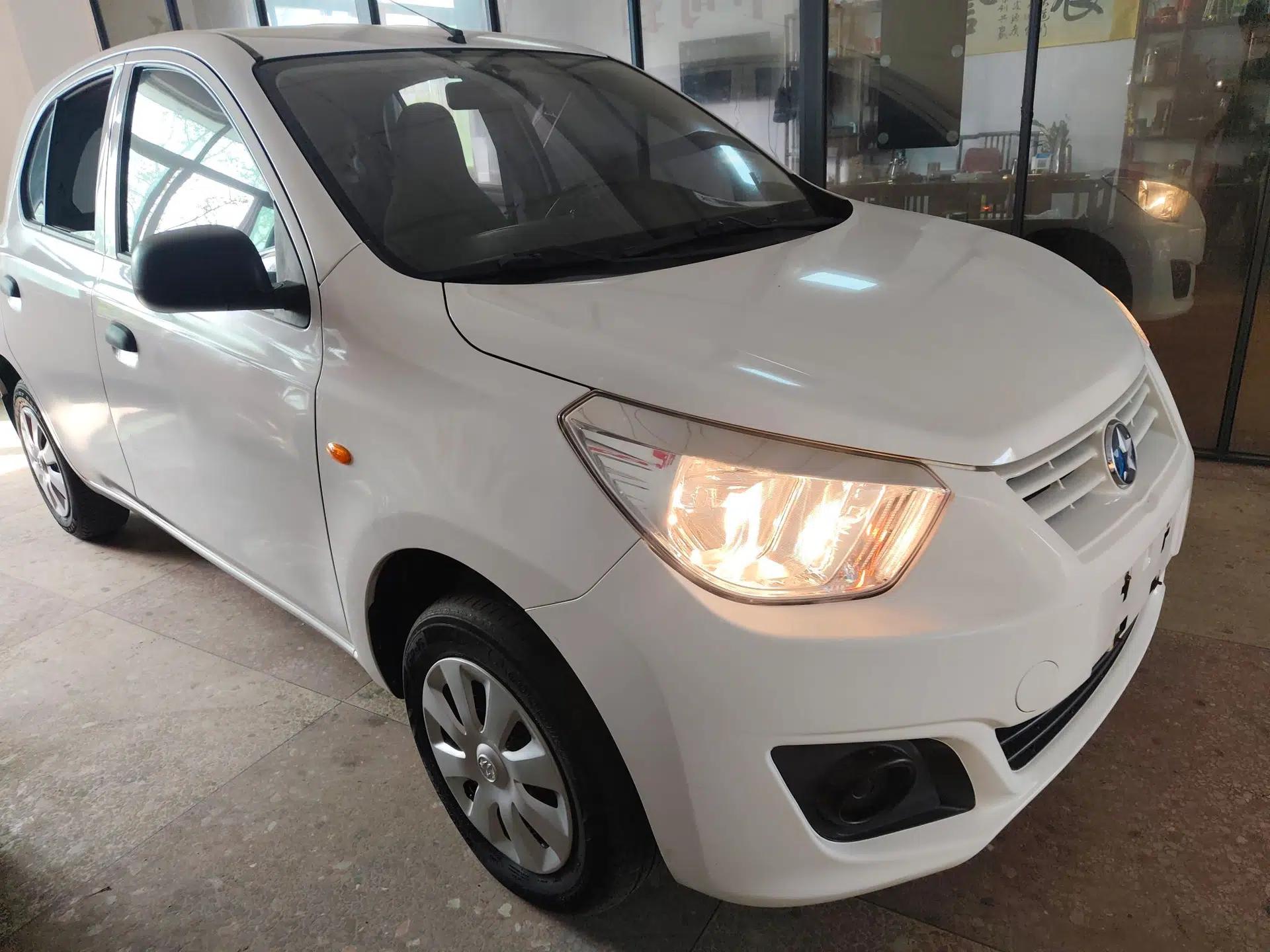 Venucia R30 2014 1.2L Manual Enjoyment Edition — миниатюра 3