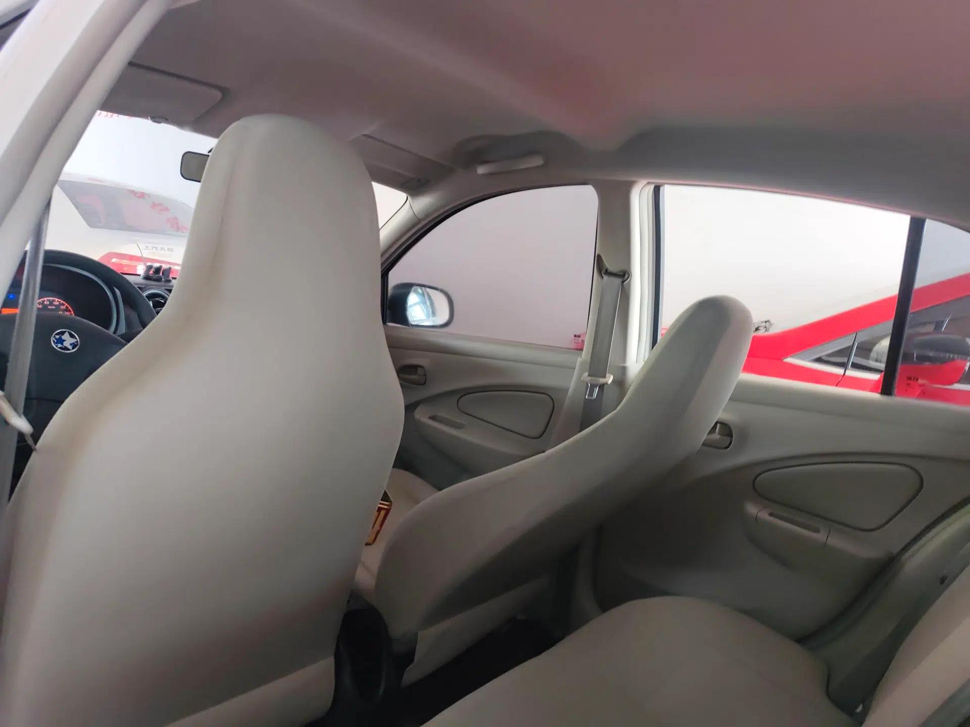 Venucia R30 2014 1.2L Manual Enjoyment Edition — миниатюра 21