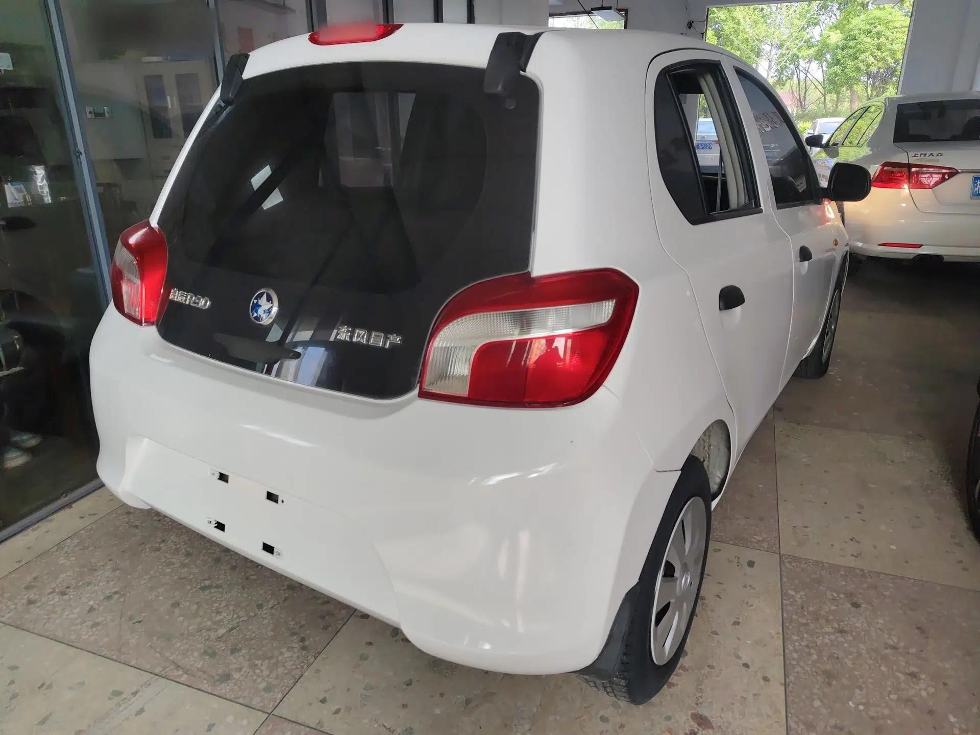 Venucia R30 2014 1.2L Manual Enjoyment Edition — миниатюра 6