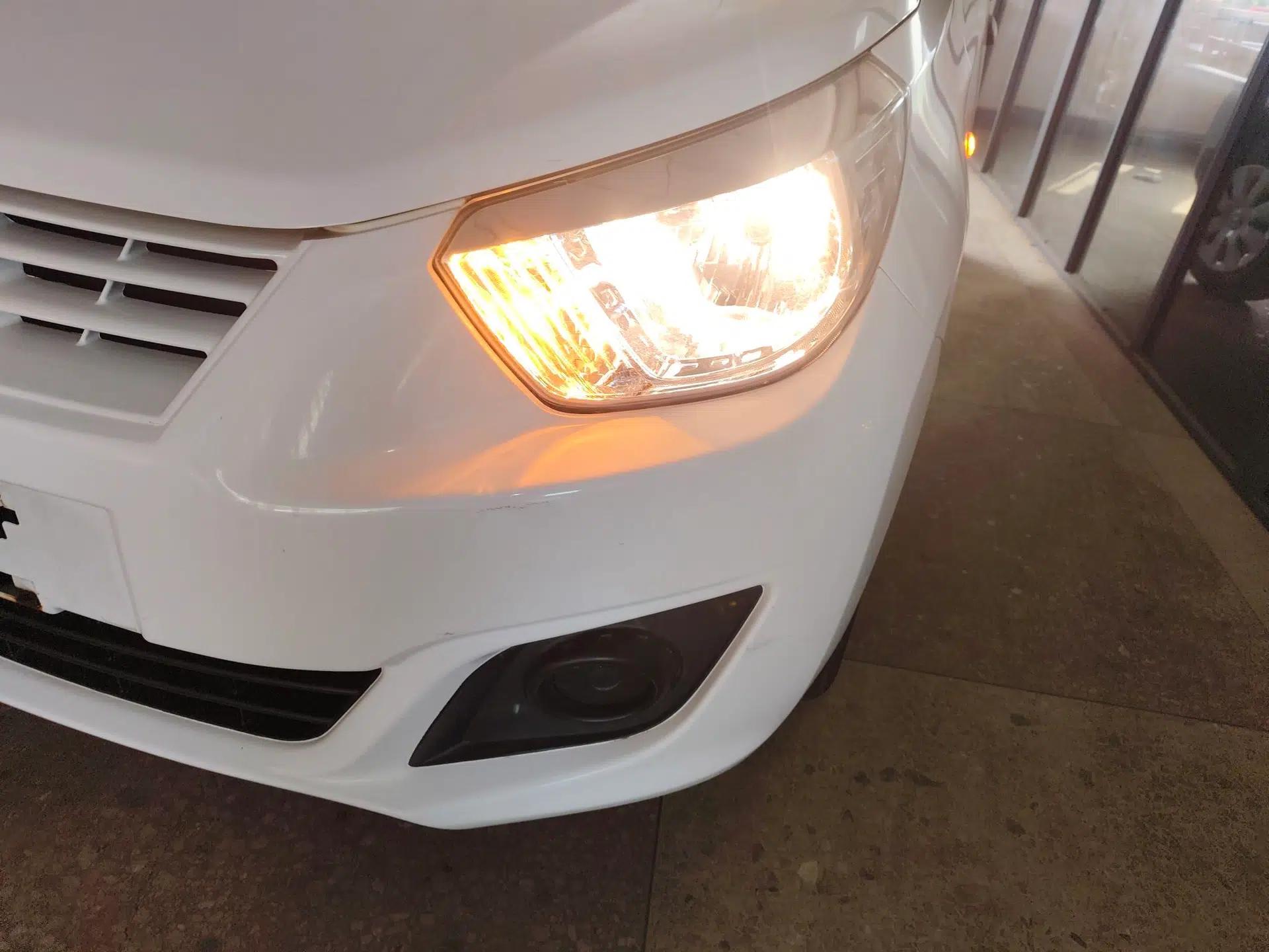 Venucia R30 2014 1.2L Manual Enjoyment Edition — миниатюра 9