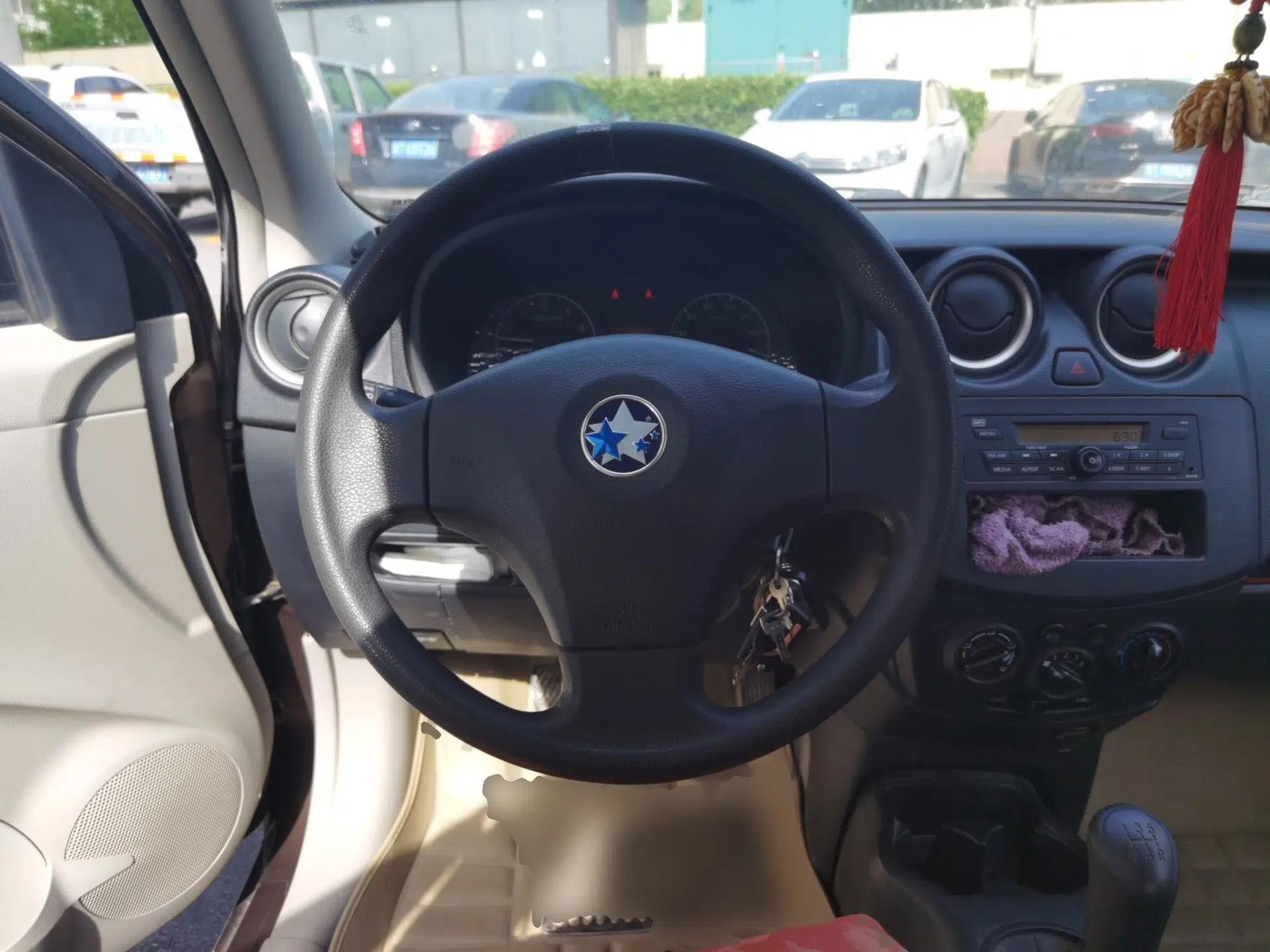 Venucia R30 2014 1.2L Manual Enjoyment Edition — миниатюра 11