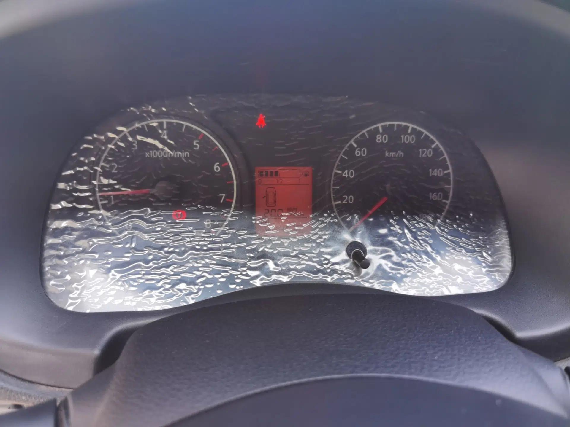 Venucia R30 2014 1.2L Manual Enjoyment Edition — миниатюра 12